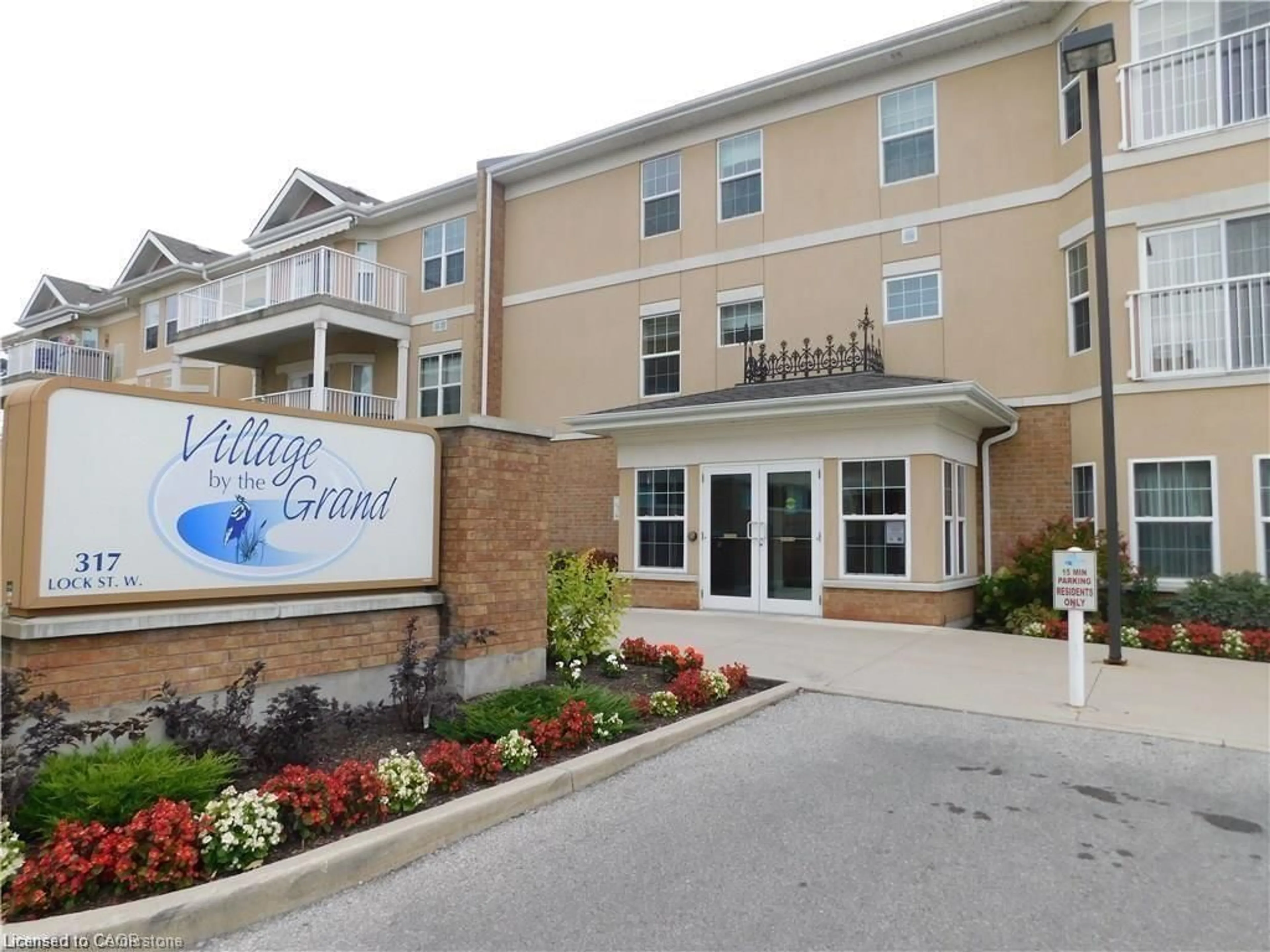 Indoor foyer for 317 Lock St #211, Dunnville Ontario N1A 0A1