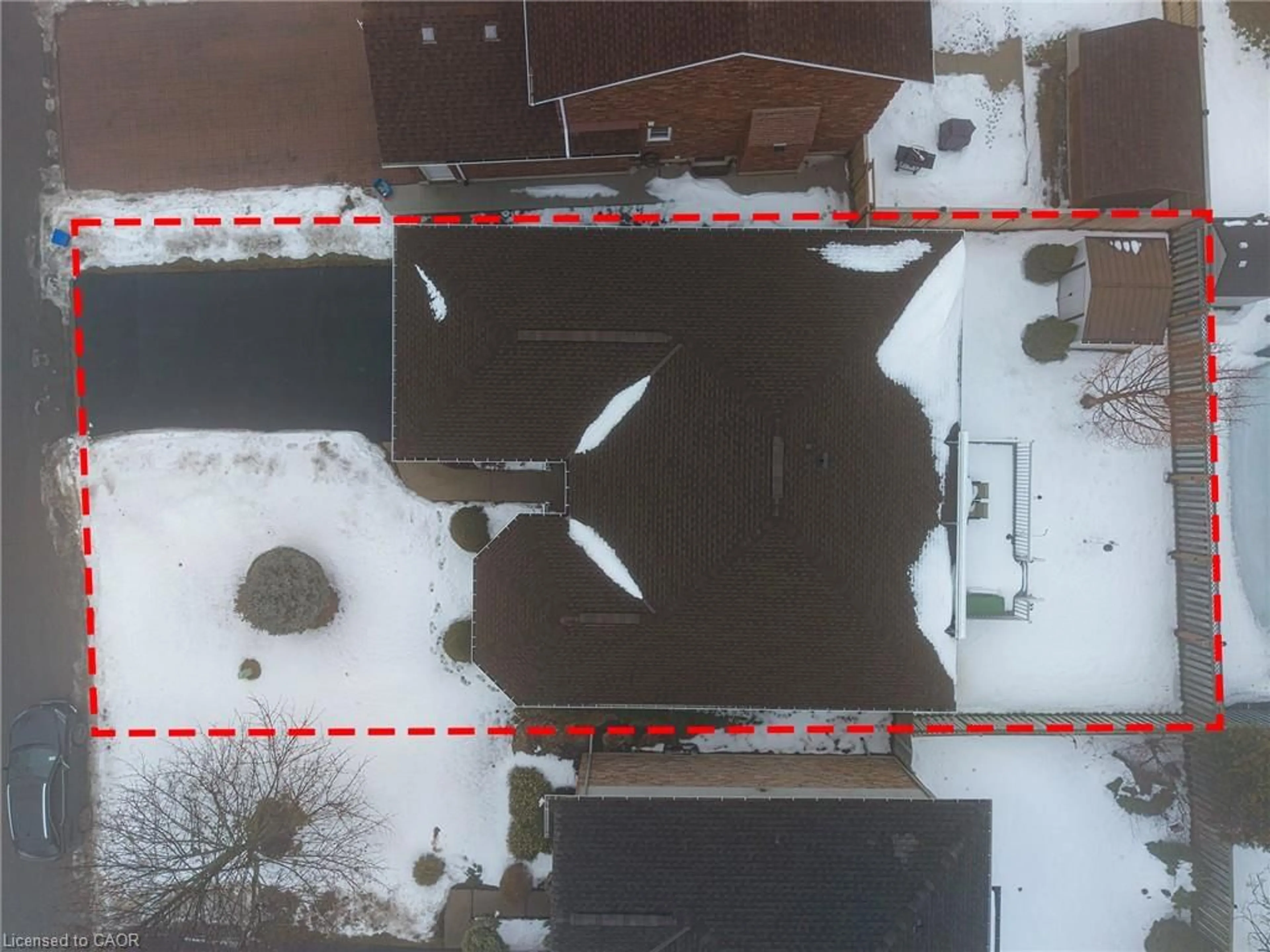 A pic from outside/outdoor area/front of a property/back of a property/a pic from drone, city buildings view from balcony for 11 Falls Cres, Simcoe Ontario N3Y 5K5