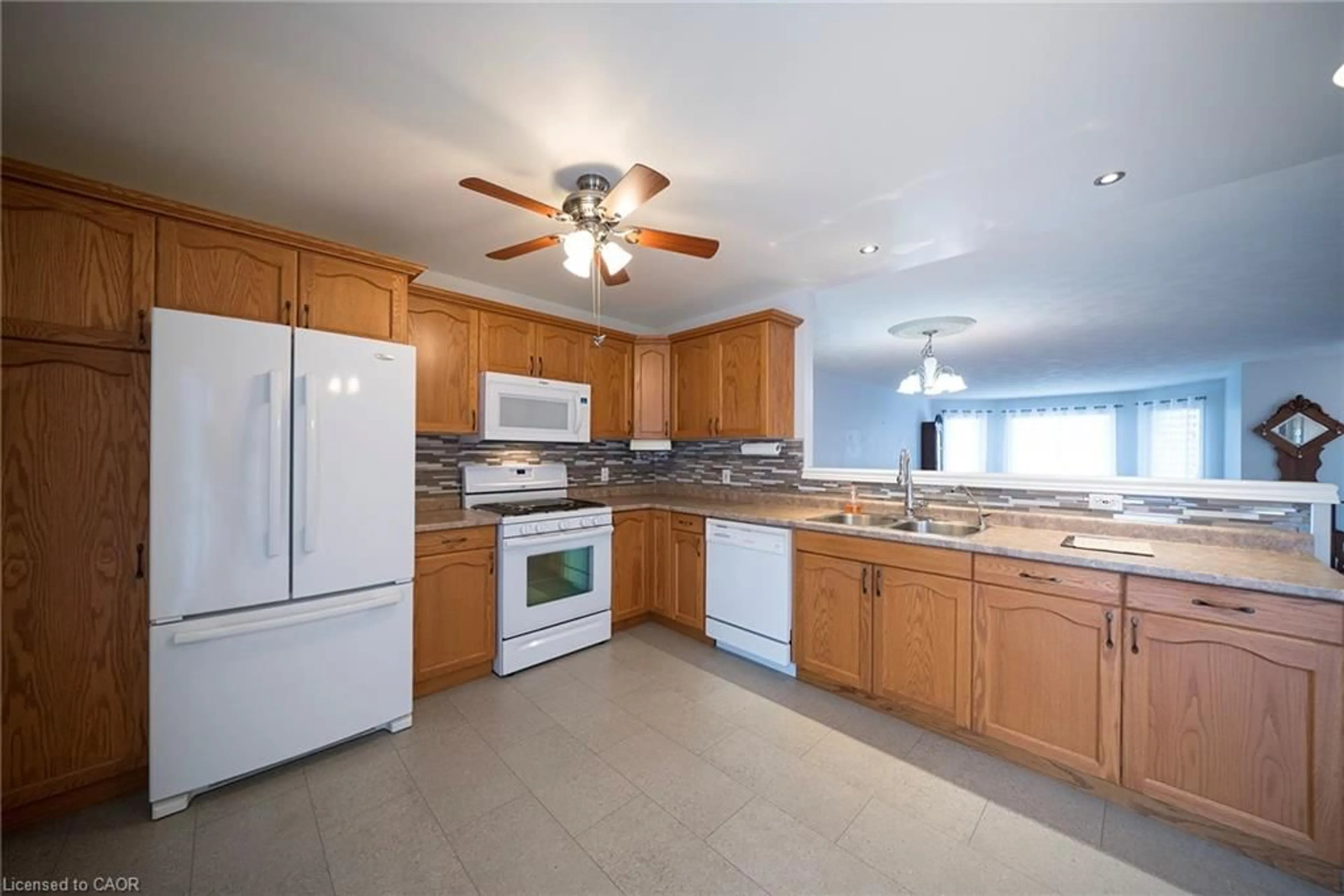 Standard kitchen, ceramic/tile floor for 11 Falls Cres, Simcoe Ontario N3Y 5K5