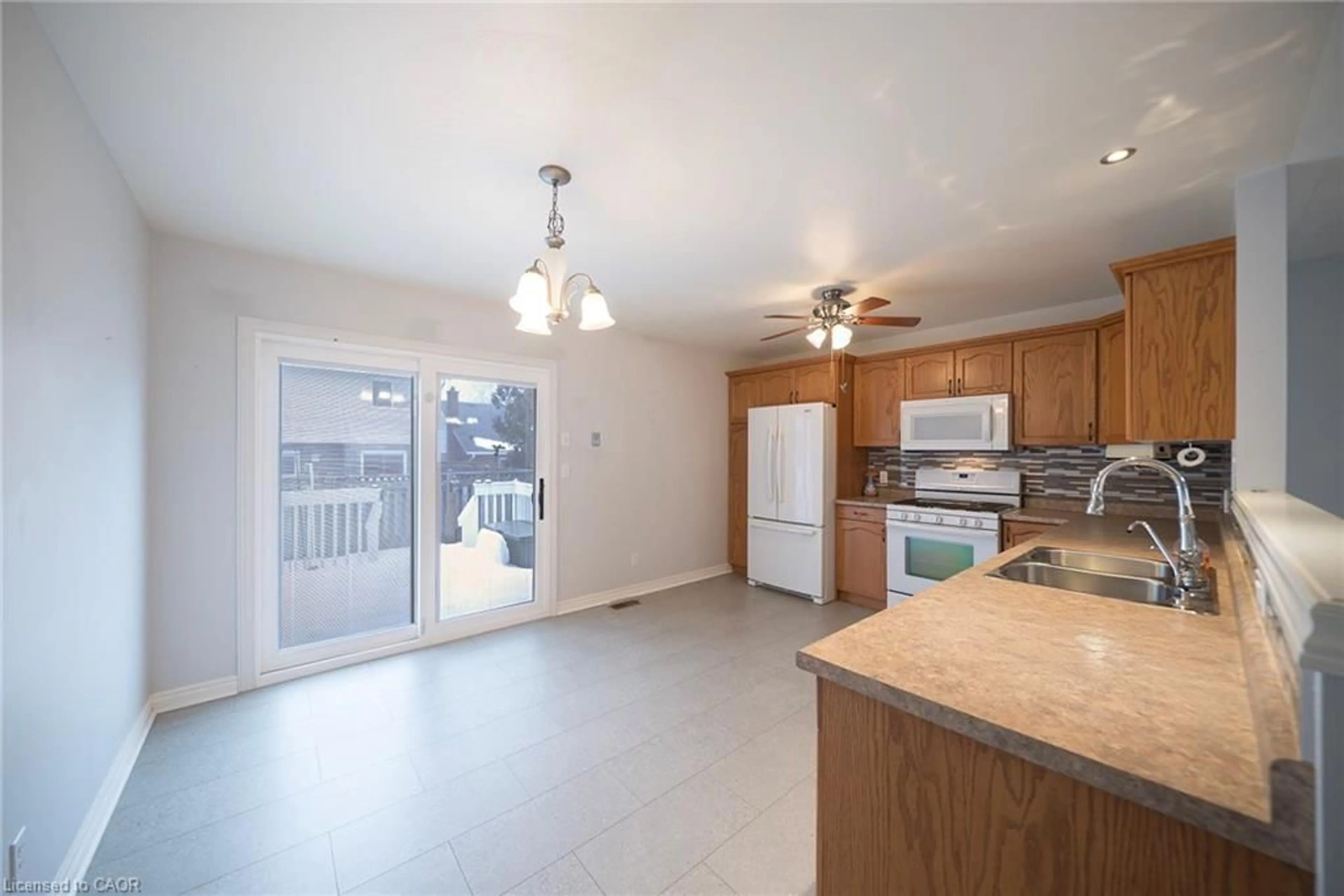 Open concept kitchen, unknown for 11 Falls Cres, Simcoe Ontario N3Y 5K5