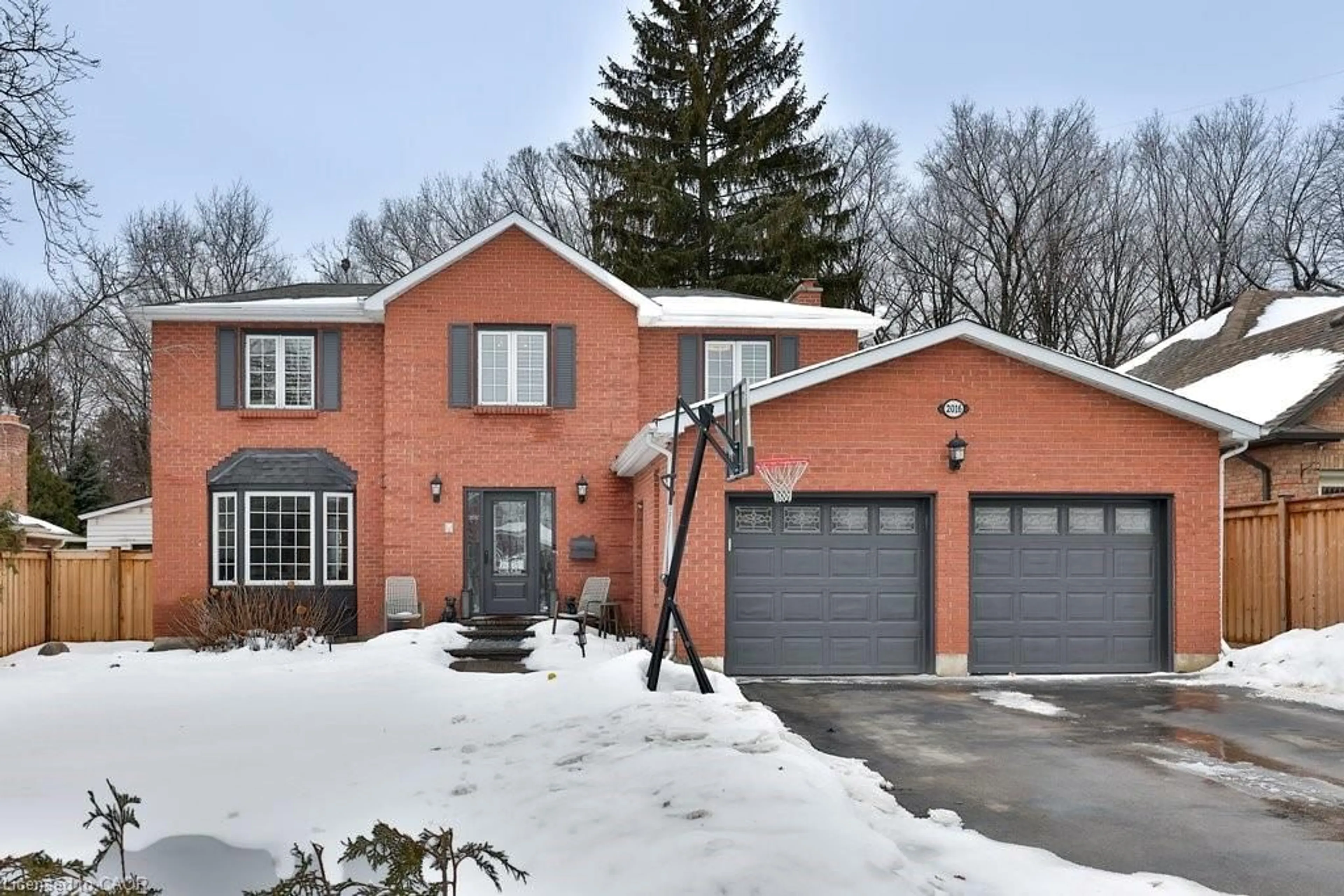 Home with brick exterior material, street for 2016 Headon Forest Dr, Burlington Ontario L7M 2M2