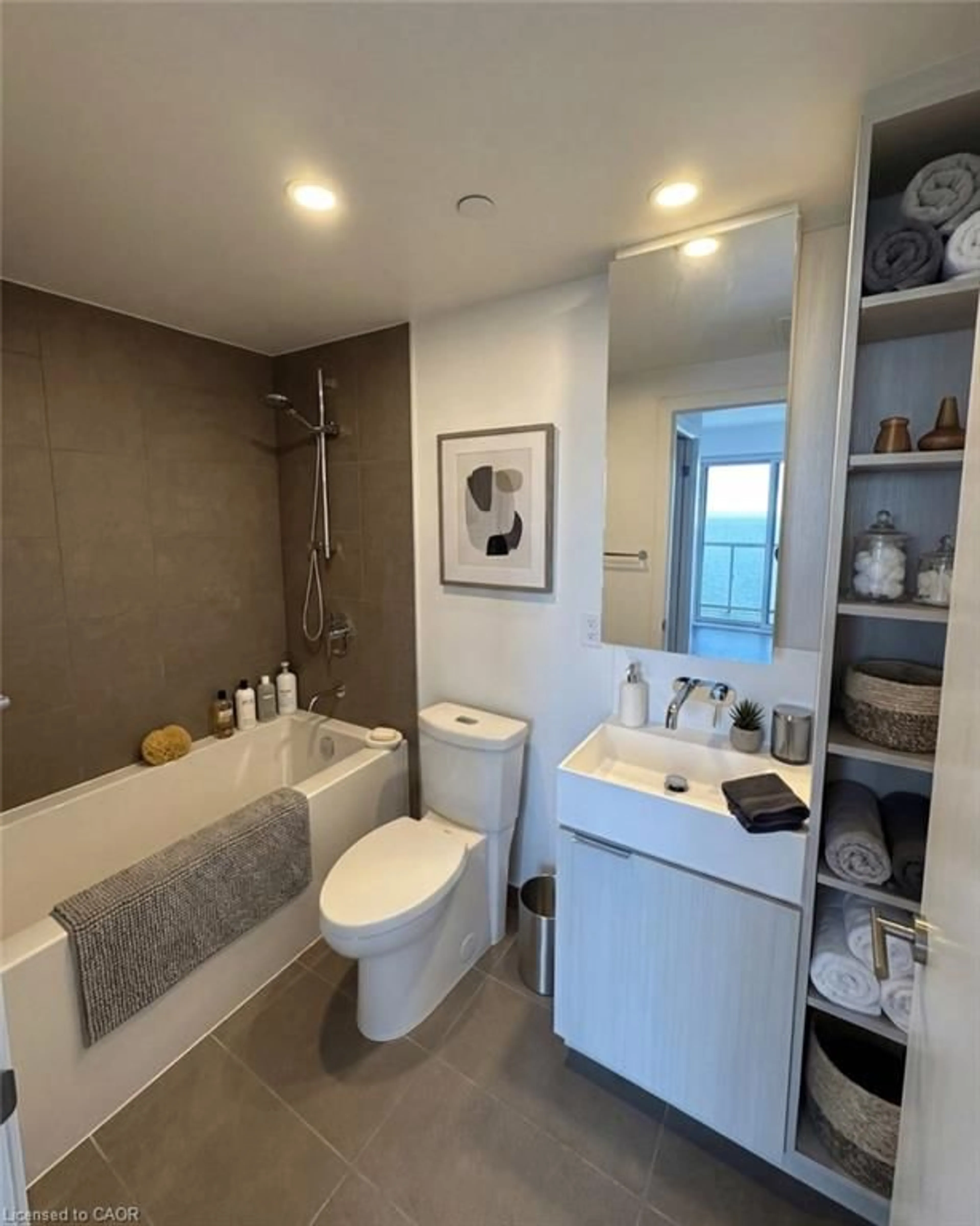 Contemporary bathroom, ceramic/tile floor for 370 Martha St #1403, Burlington Ontario L7R 0G9