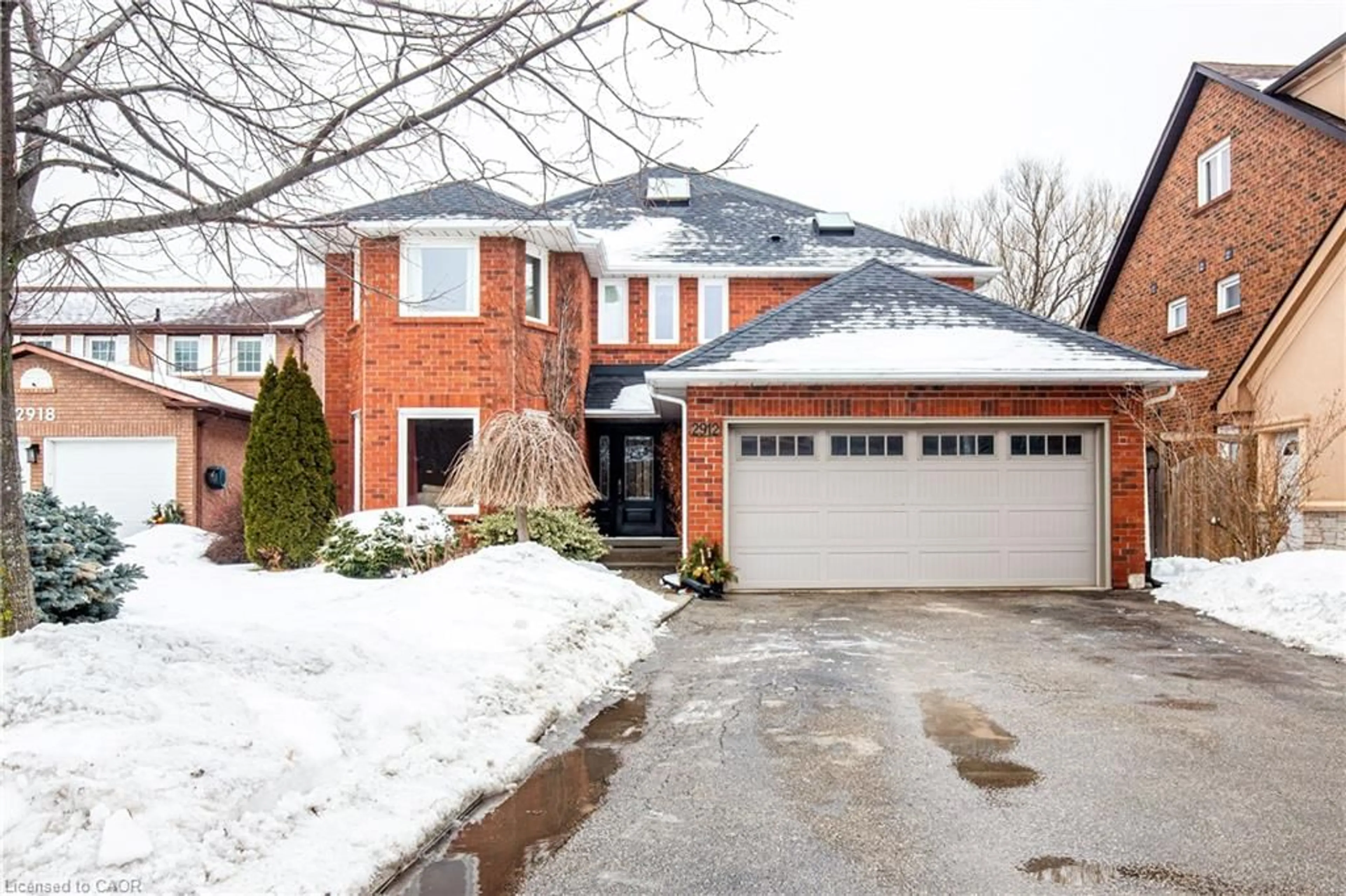 Home with brick exterior material, street for 2912 Appleton Crt, Oakville Ontario L6J 6S4