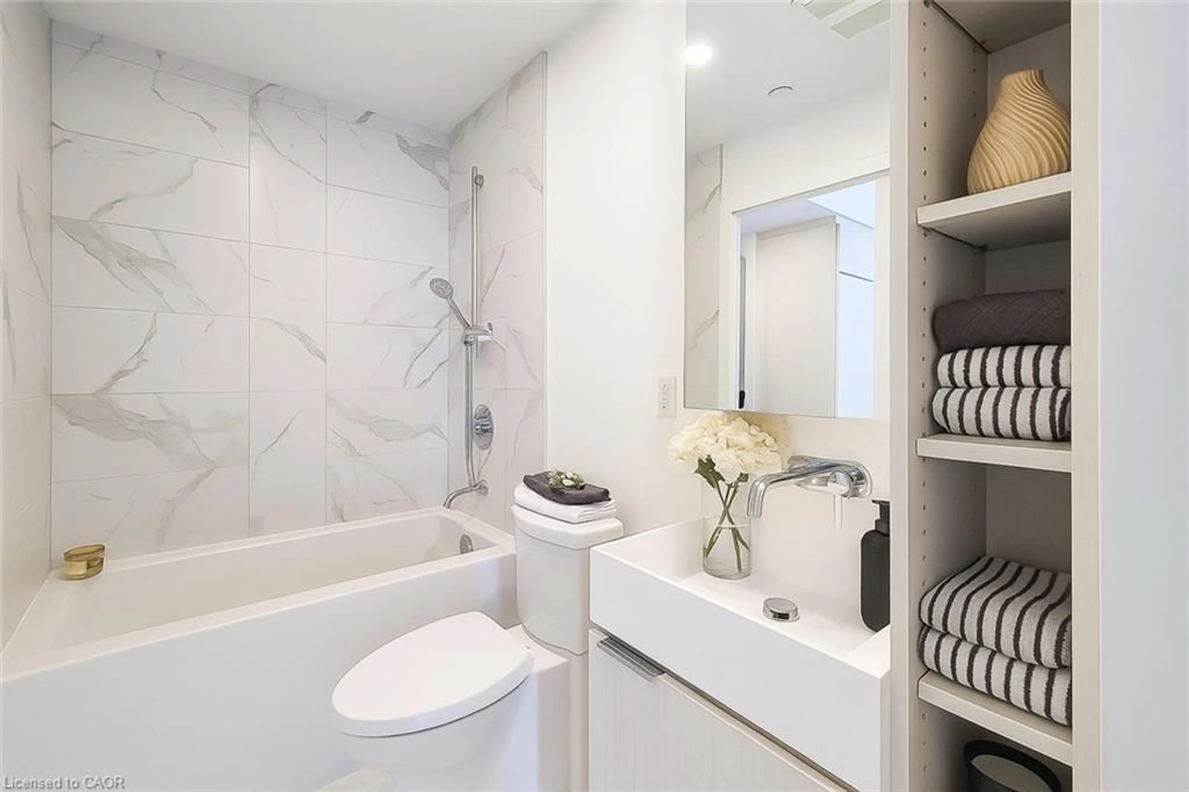 Standard bathroom, ceramic/tile floor for 370 Martha St #909, Burlington Ontario L7R 0G9