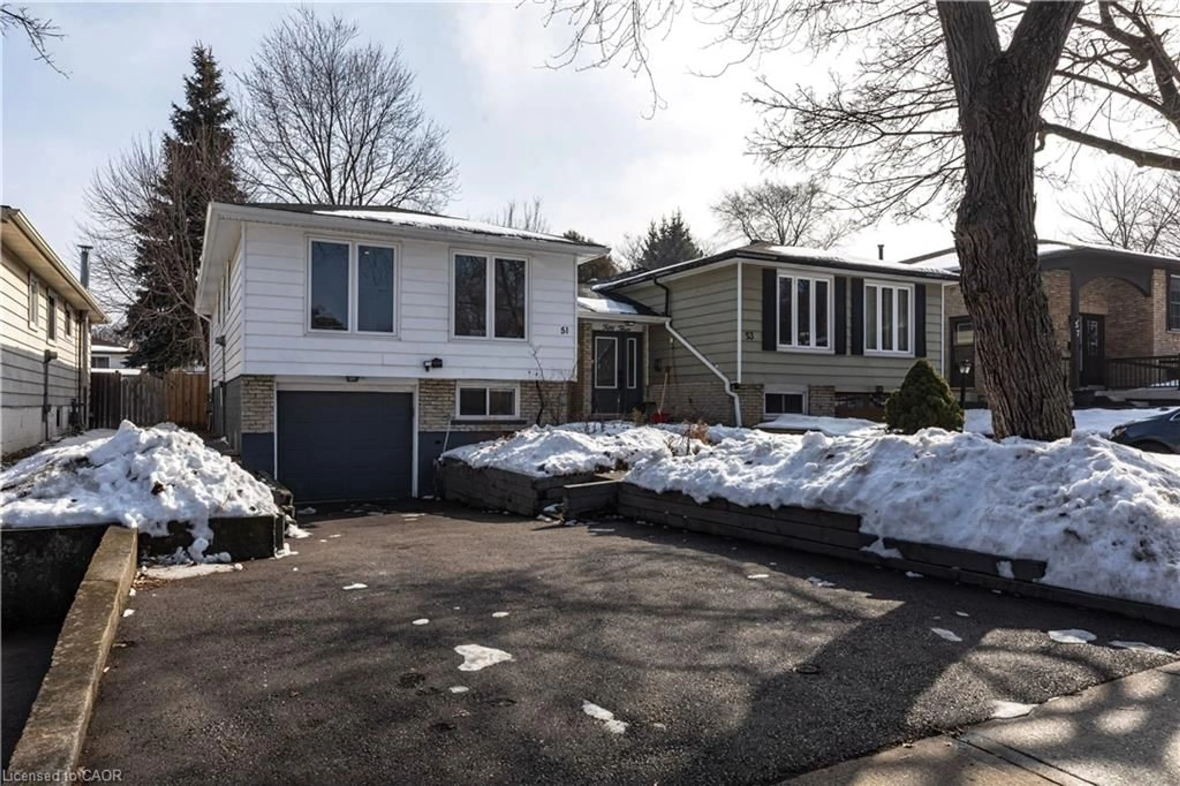 A pic from outside/outdoor area/front of a property/back of a property/a pic from drone, street for 51 Fonthill Rd, Hamilton Ontario L9C 6A1