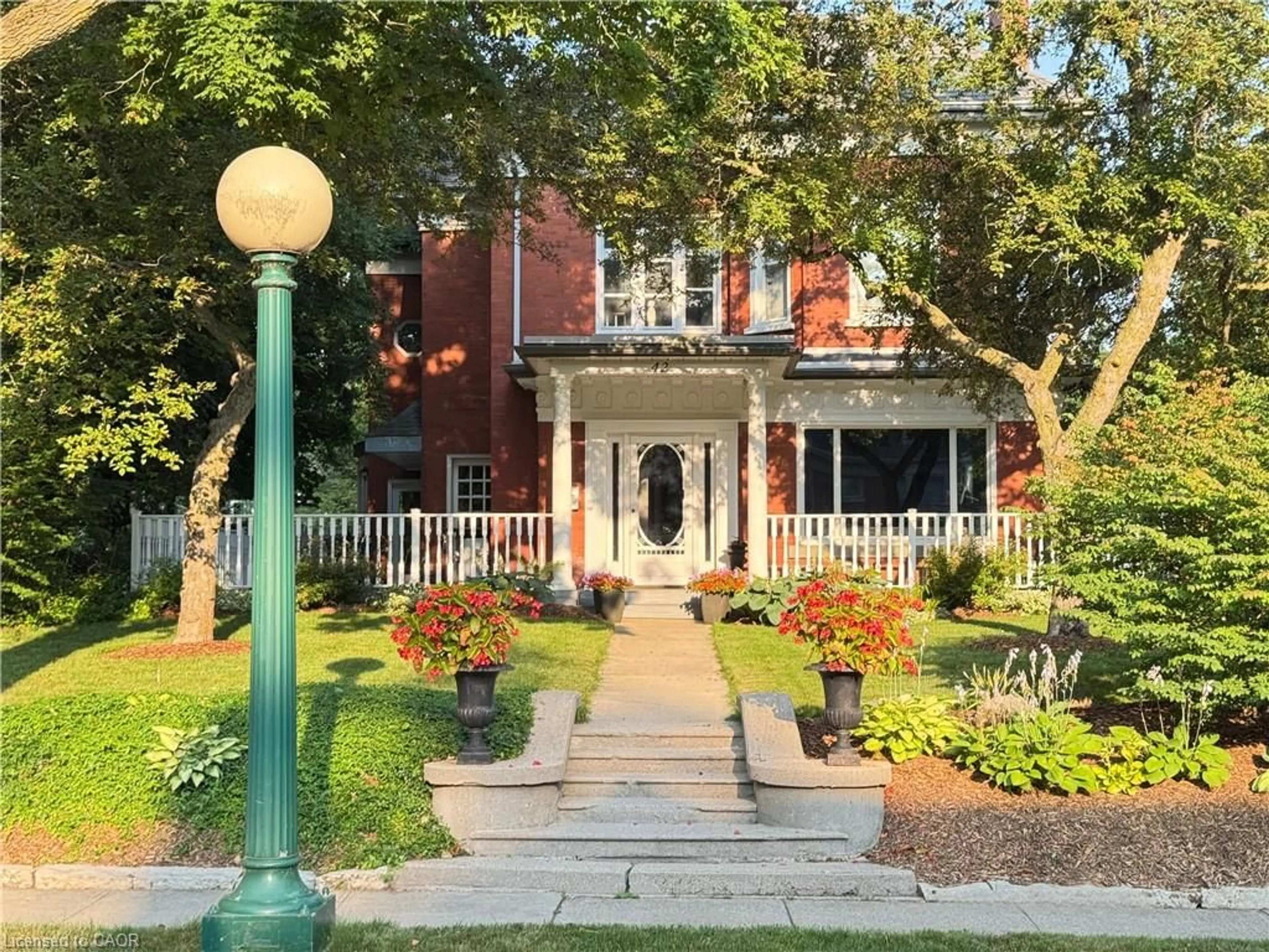 Home with brick exterior material, street for 42 Lansdowne Rd, Cambridge Ontario N1S 2S9