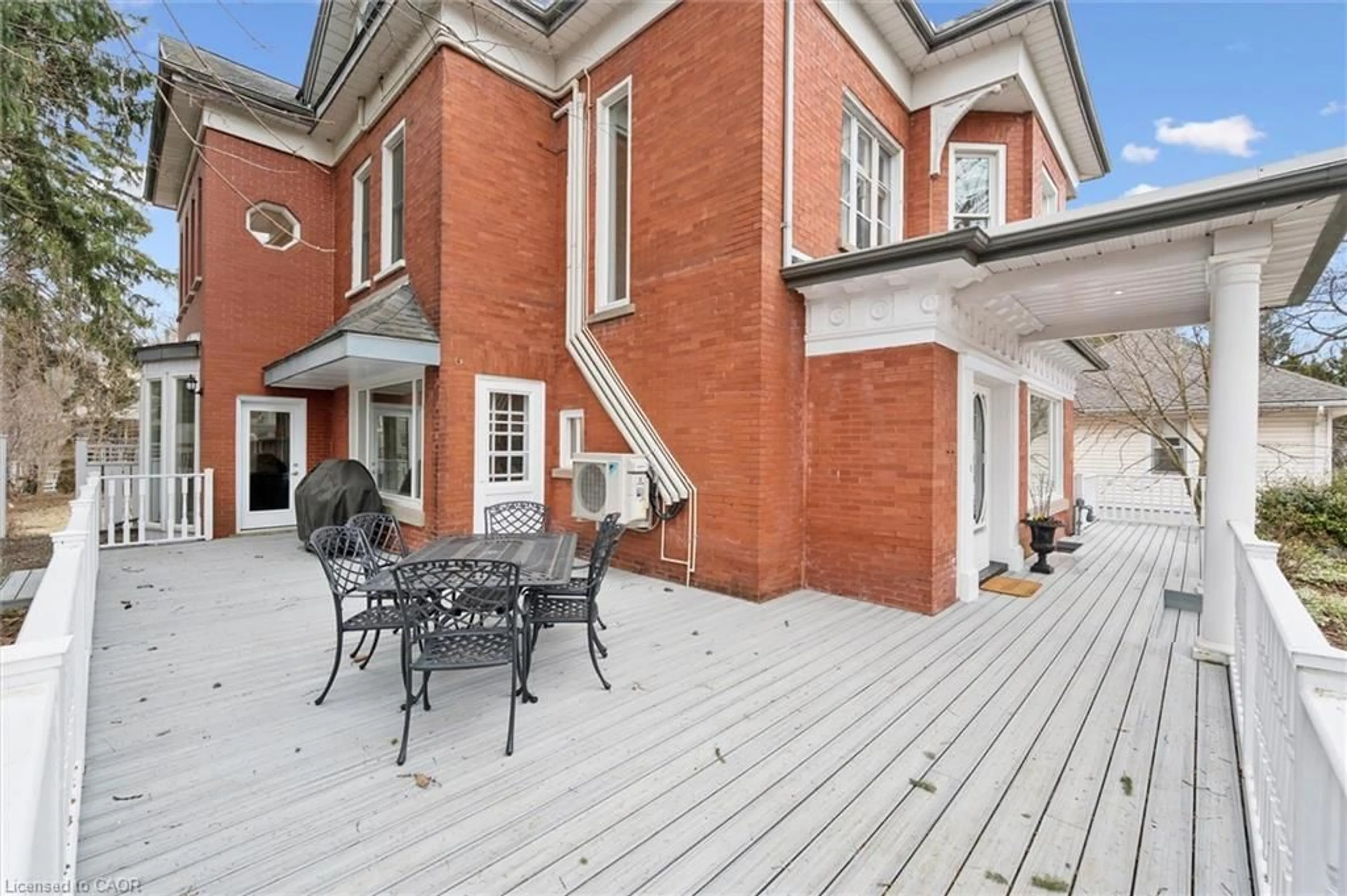 Patio, unknown for 42 Lansdowne Rd, Cambridge Ontario N1S 2S9