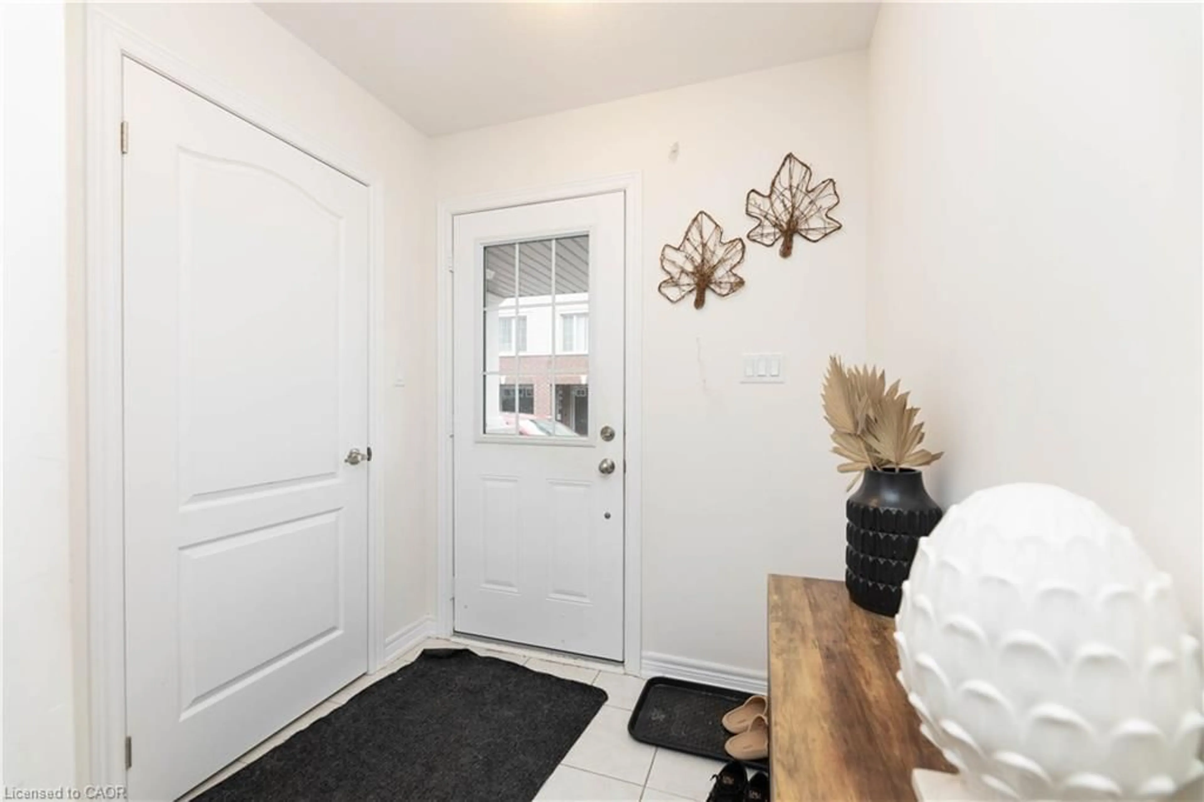 Indoor entryway for 755 Linden Dr #59, Cambridge Ontario N3H 0E4
