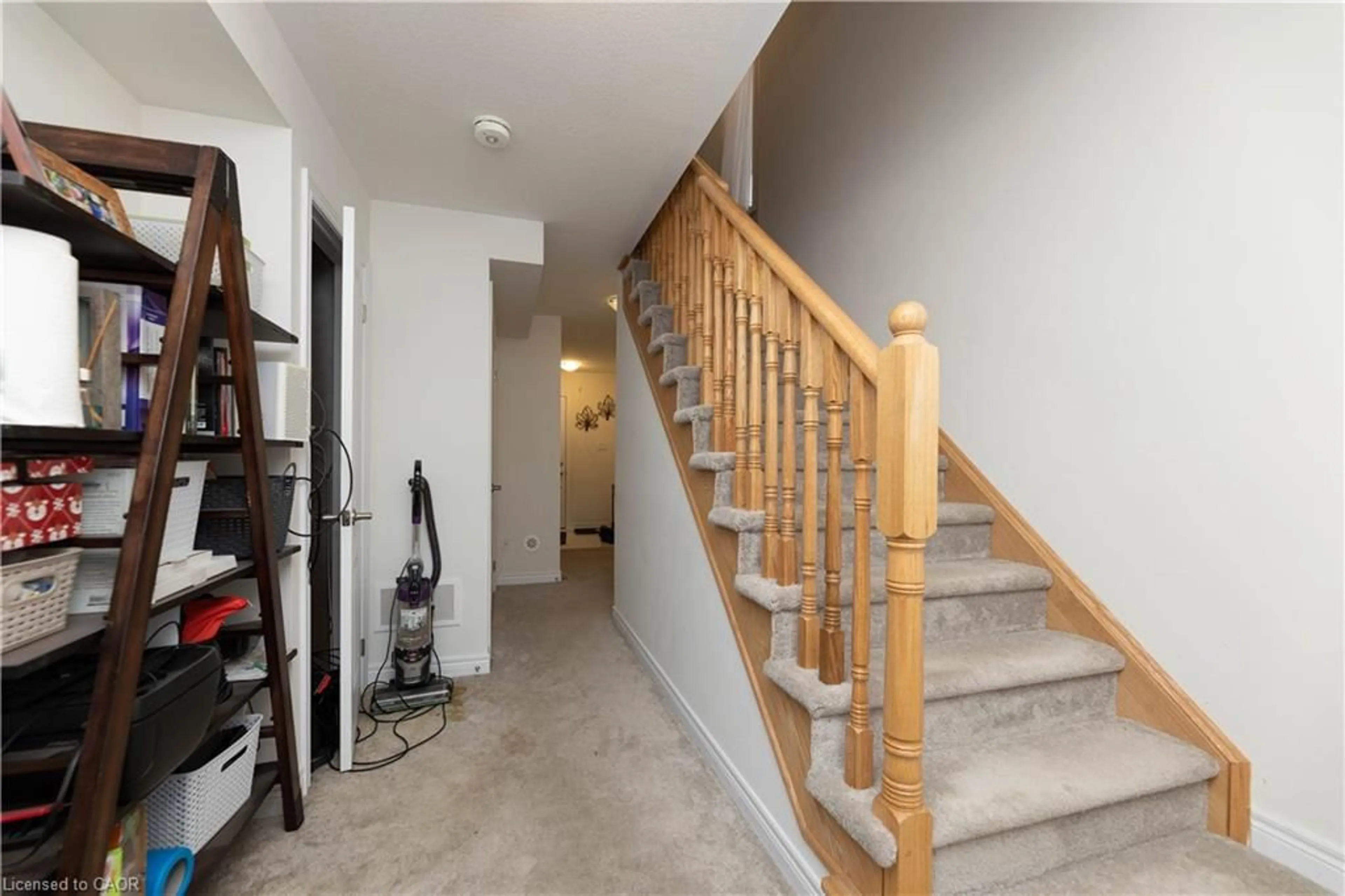Indoor foyer for 755 Linden Dr #59, Cambridge Ontario N3H 0E4