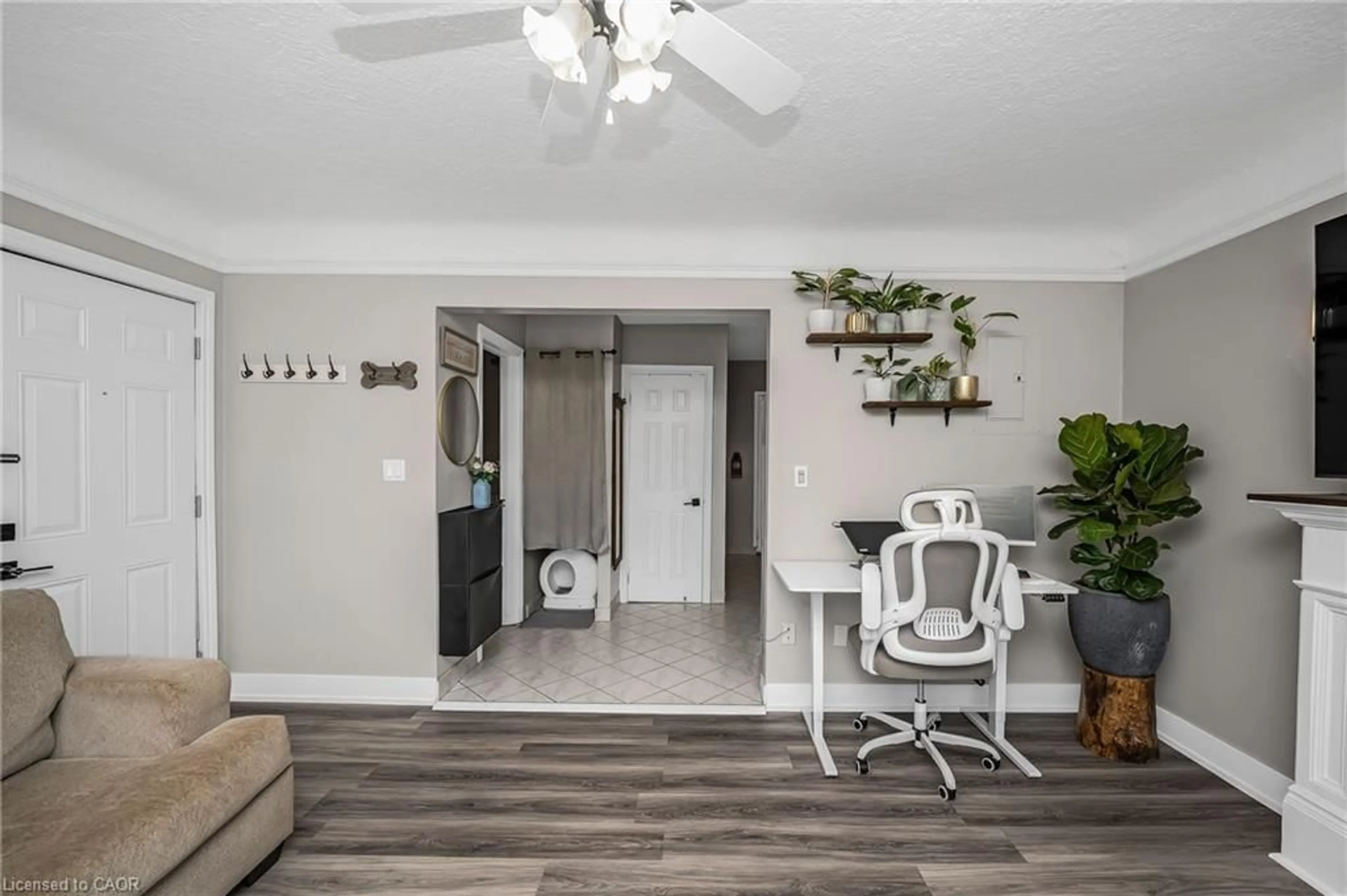Indoor entryway for 6 Vineland Ave #22, Hamilton Ontario L8M 1R4