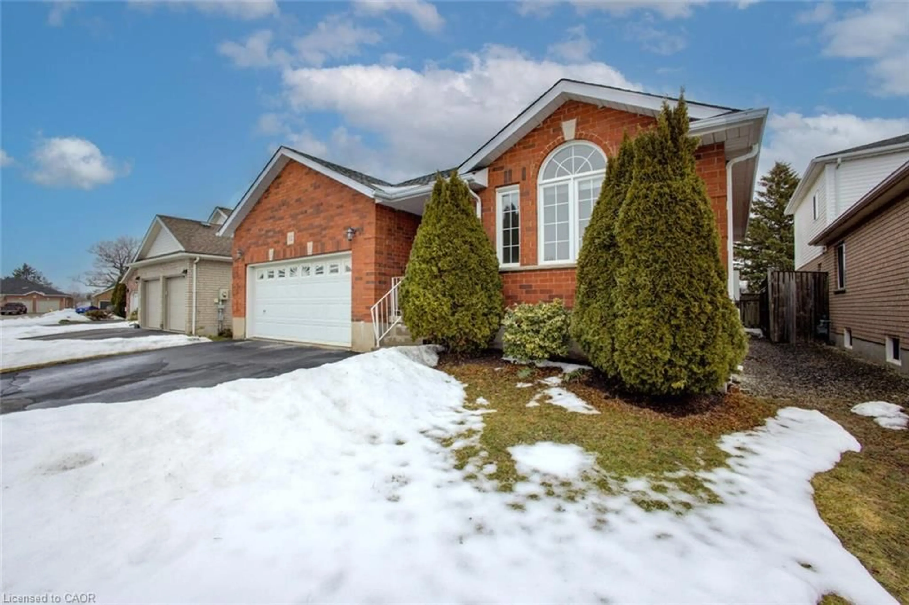 Home with brick exterior material, street for 32 Chalk Crt, Cambridge Ontario N1T 1Y6
