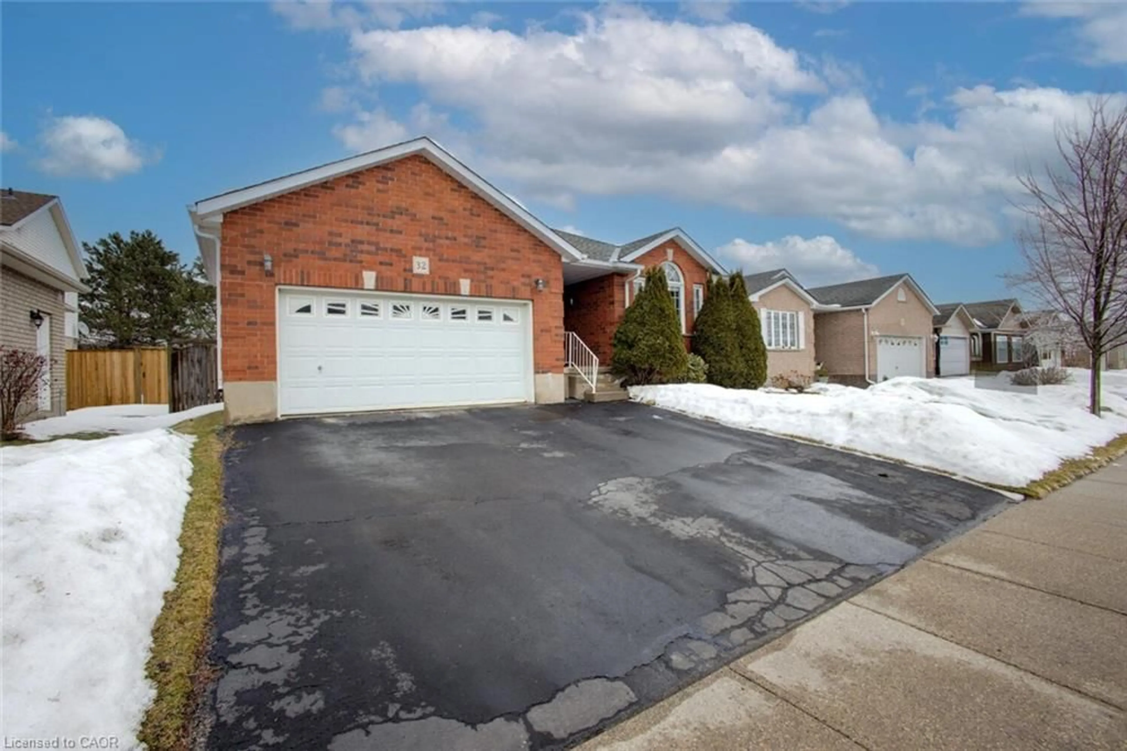 Unknown for 32 Chalk Crt, Cambridge Ontario N1T 1Y6