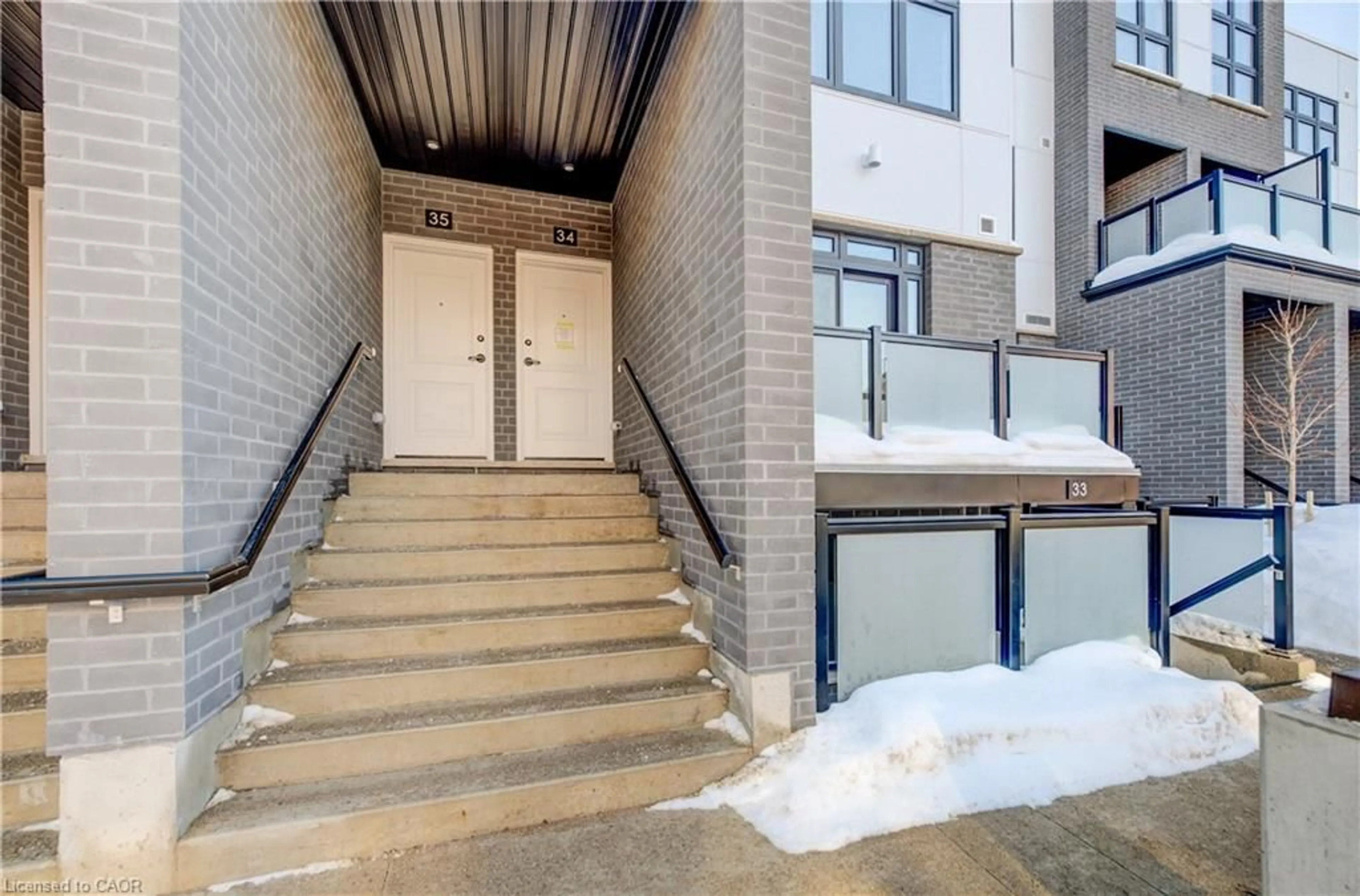 Indoor foyer for 31 Mill St #88, Kitchener Ontario N2G 2Y2