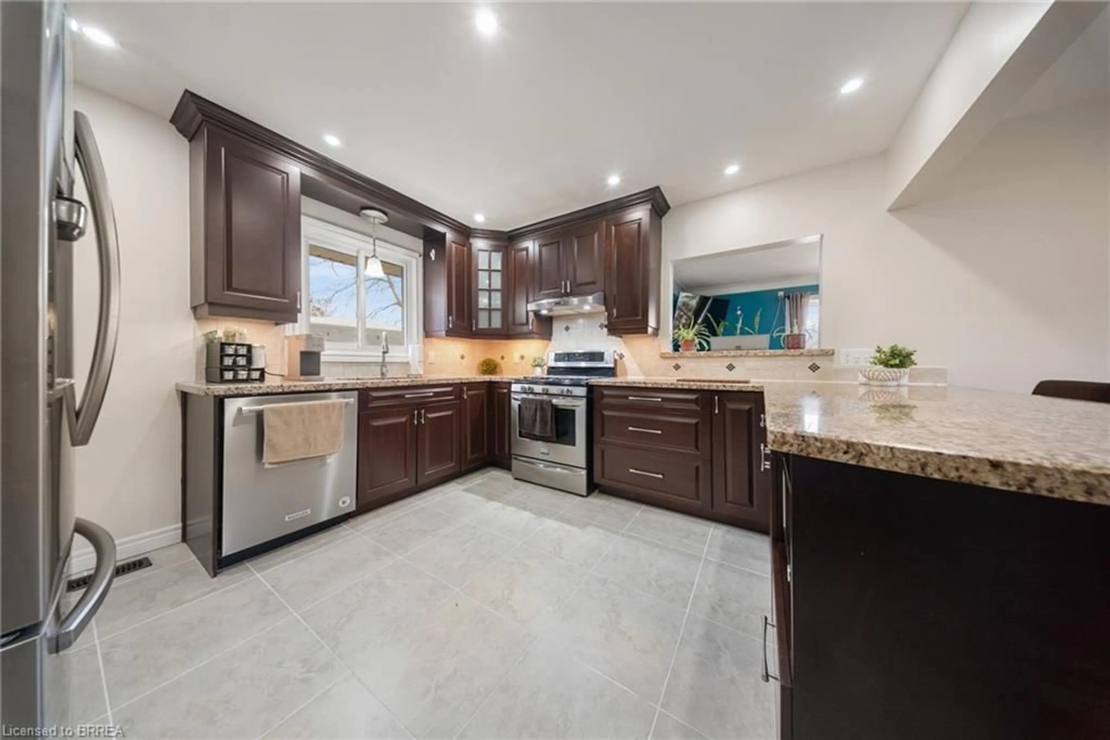 Open concept kitchen, ceramic/tile floor for 12 Paris Rd, Brantford Ontario N3R 1H7