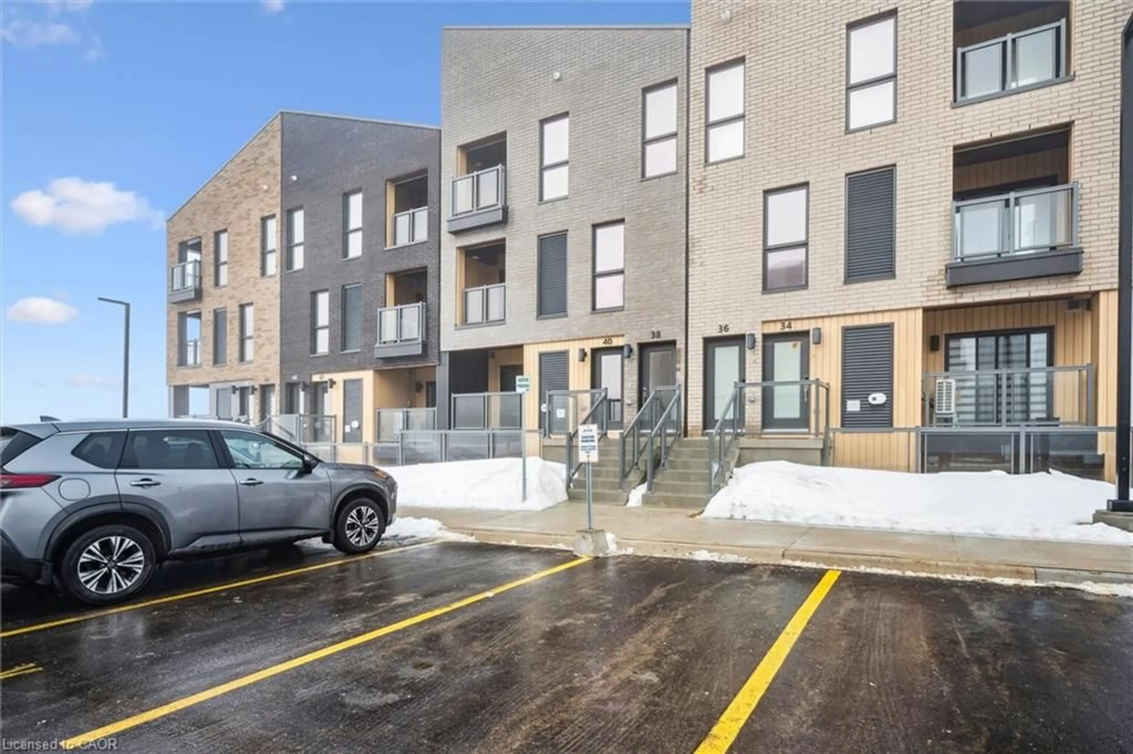 Patio, street for 40 Urbane Blvd, Kitchener Ontario N2E 0H8