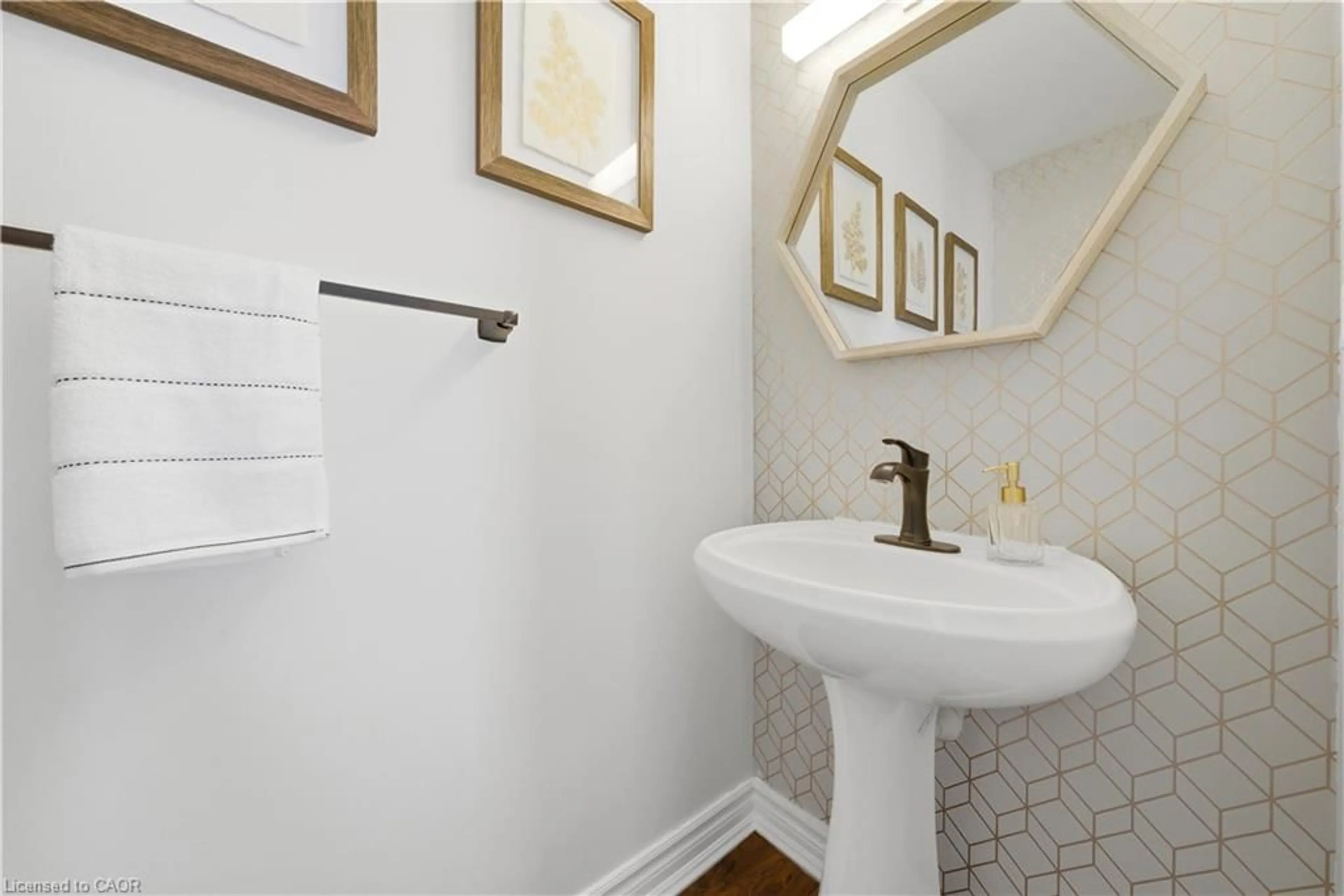 Standard bathroom, ceramic/tile floor for 10 Grey Owl Run, Georgetown Ontario L7G 5Z7