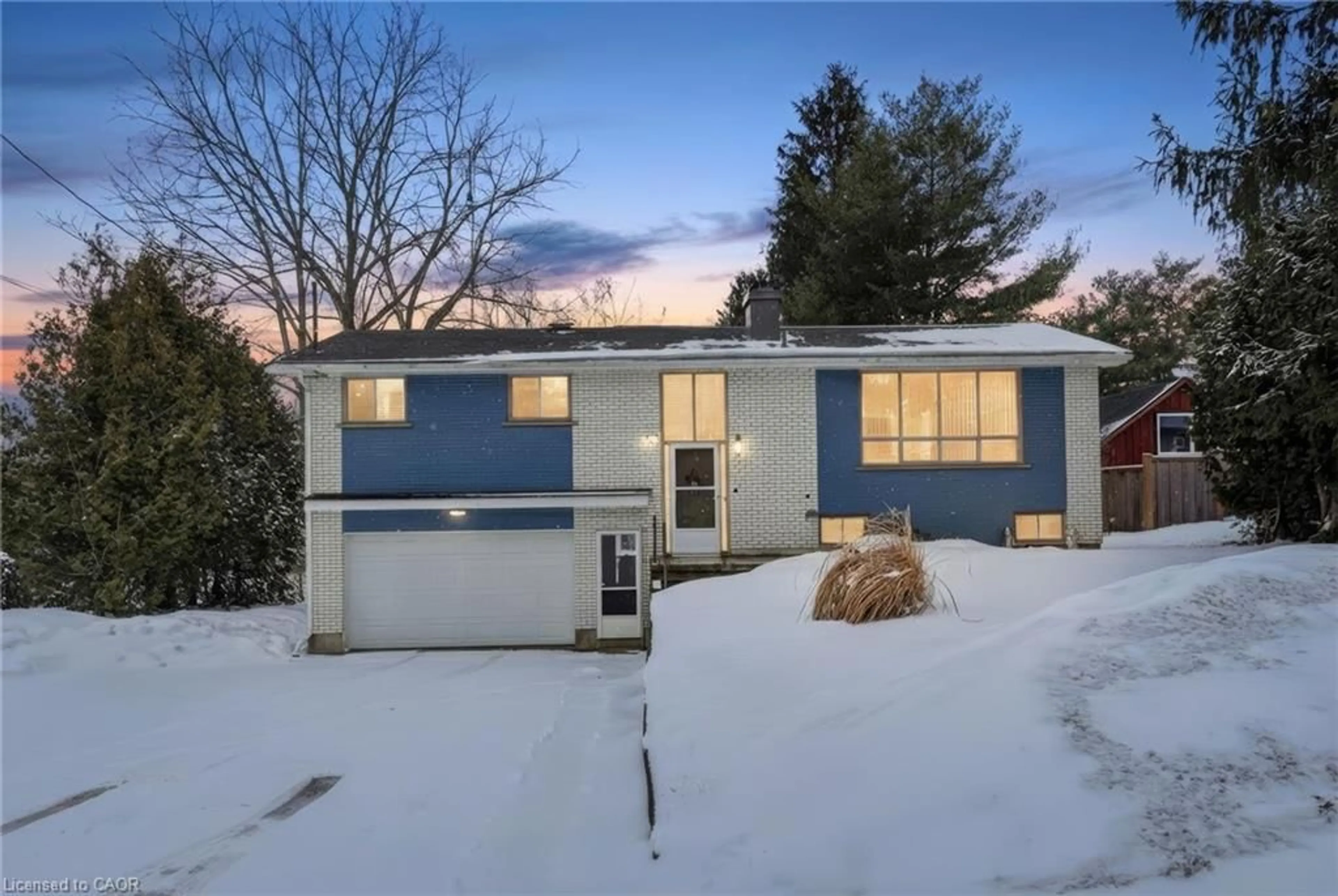 Home with vinyl exterior material, street for 268 Canboro Rd, Pelham Ontario L0S 1M0