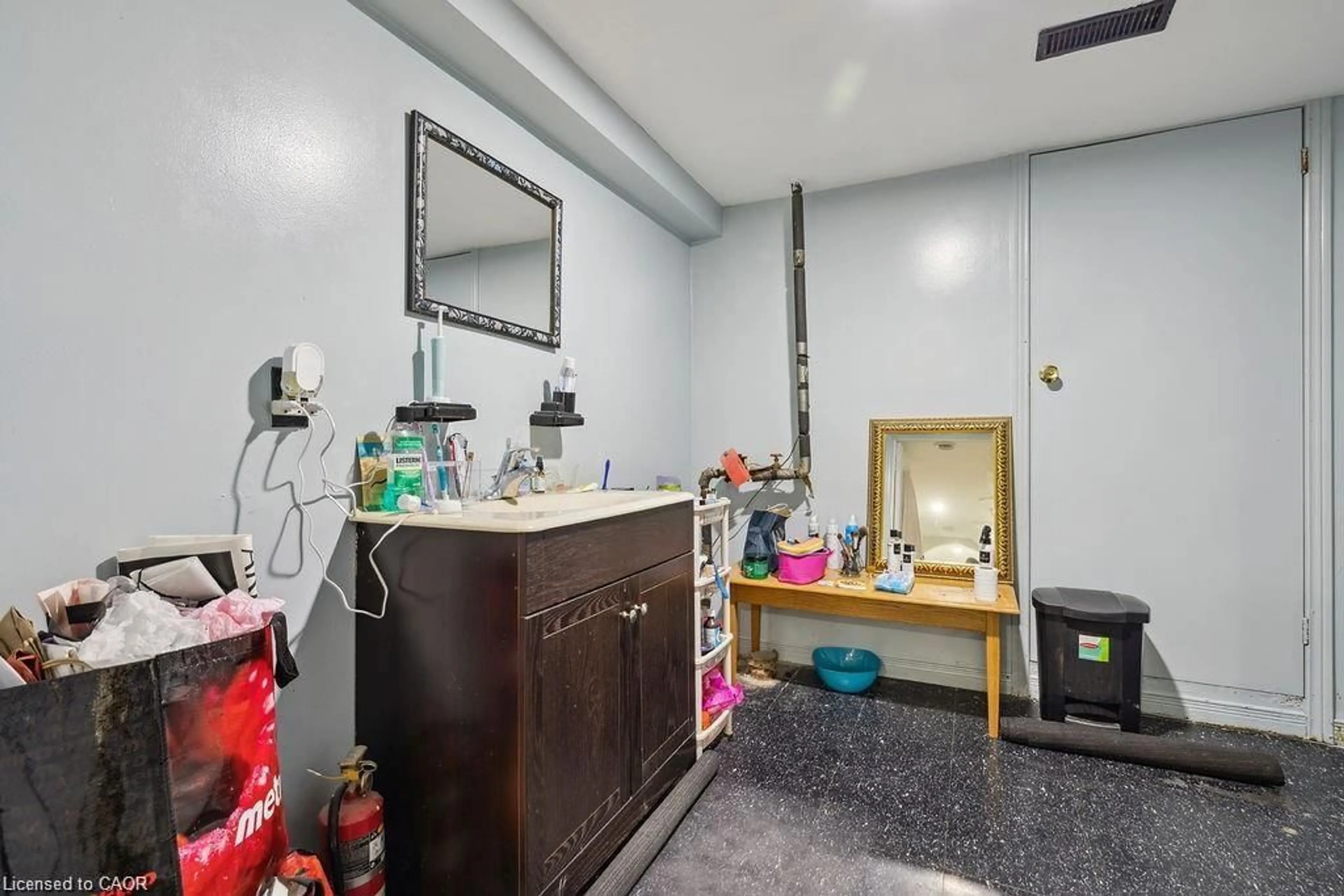 Unknown for 201 East 23rd. St, Hamilton Ontario L8V 2X2