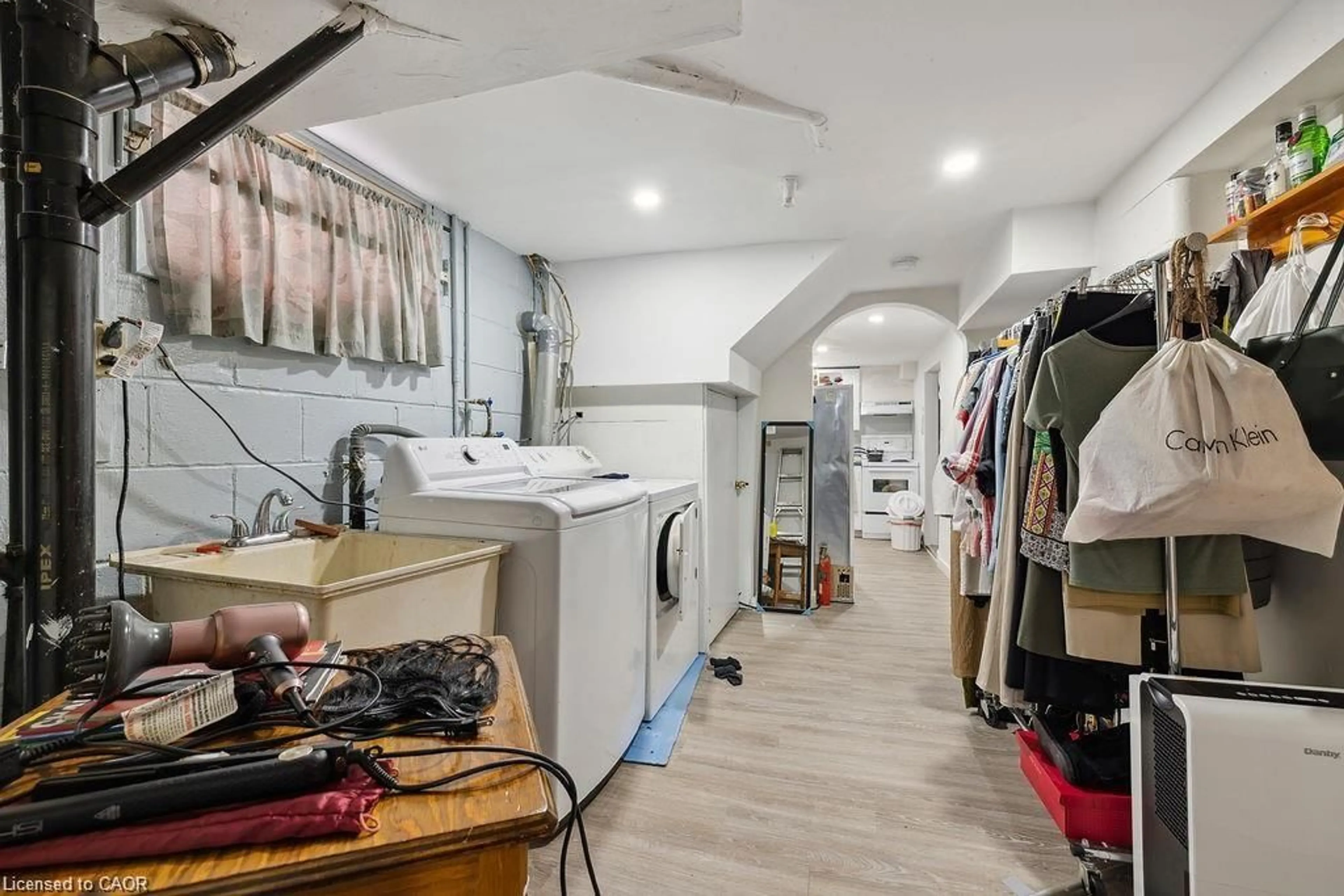 Laundry room for 201 East 23rd. St, Hamilton Ontario L8V 2X2