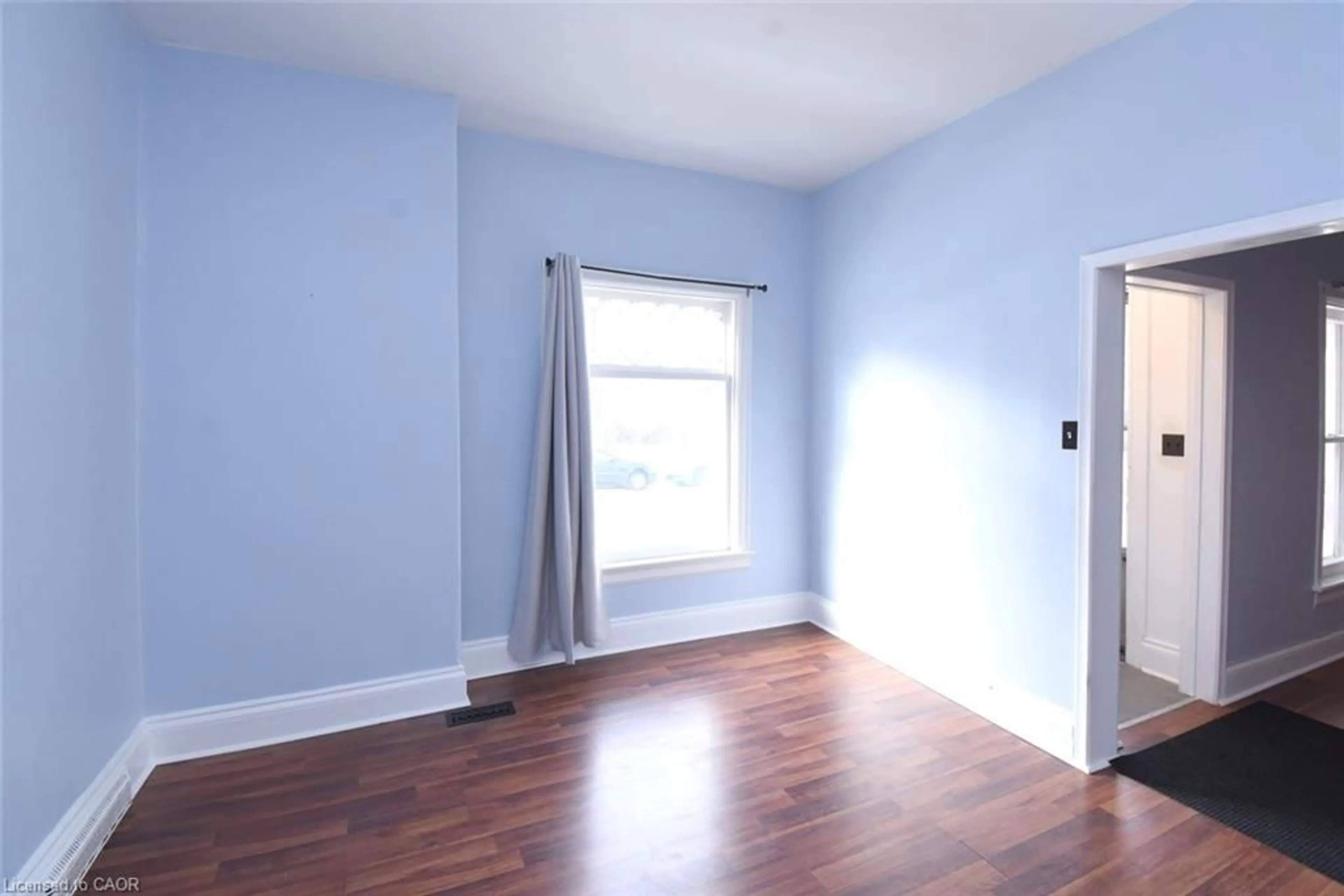 A pic of a room for 261 Prospect St, Hamilton Ontario L8M 2Z8