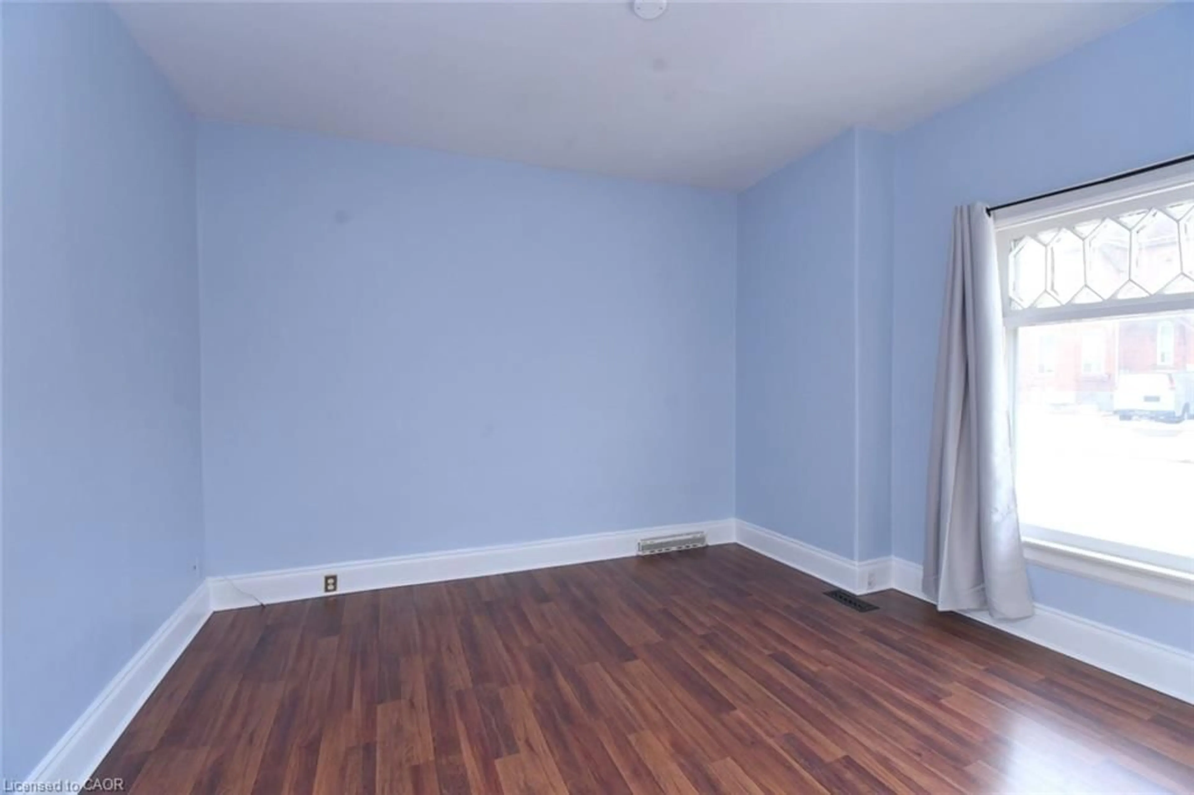 A pic of a room for 261 Prospect St, Hamilton Ontario L8M 2Z8