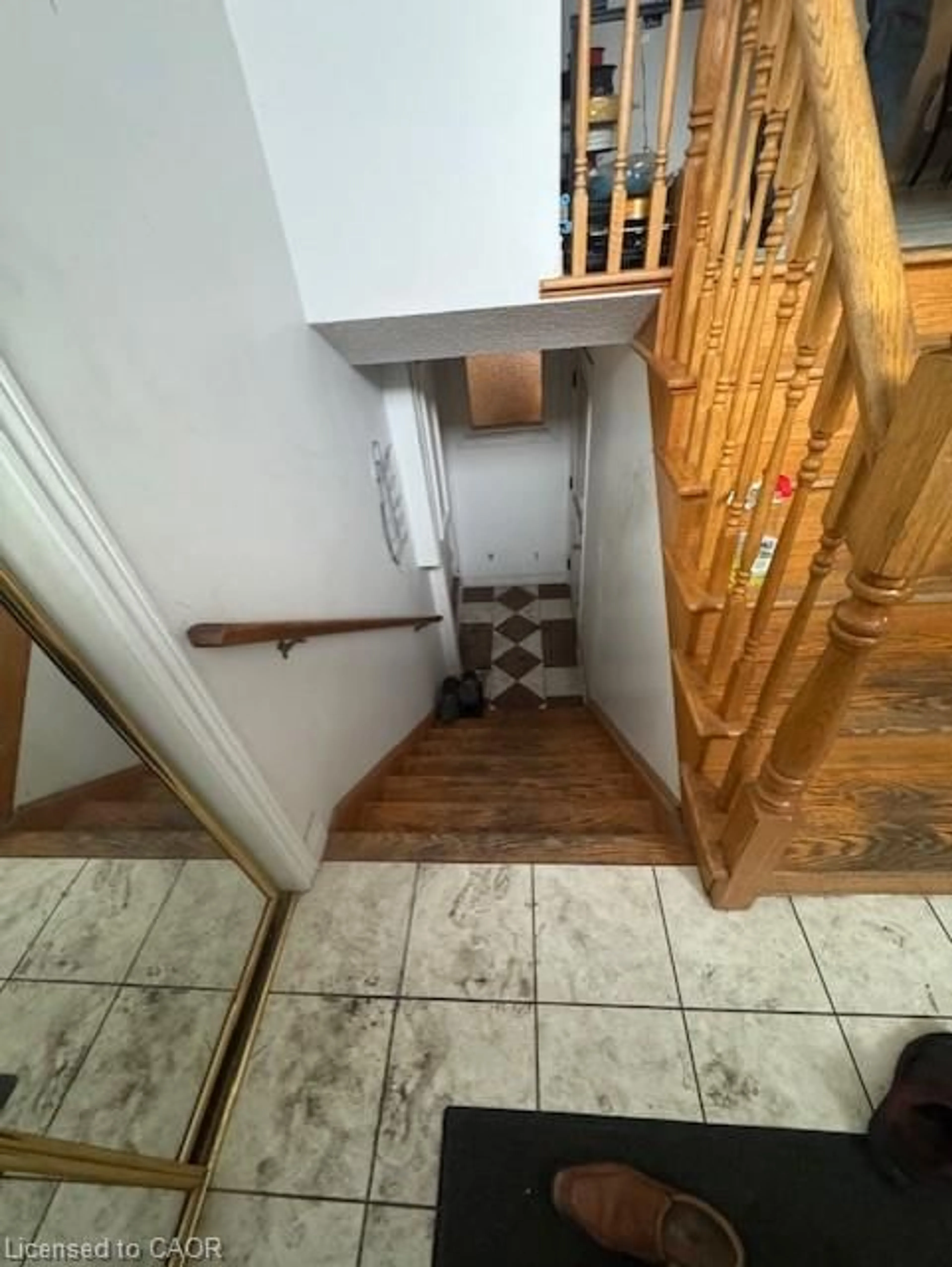Stairs for 92 Blenheim Dr, Stoney Creek Ontario L8E 1W5