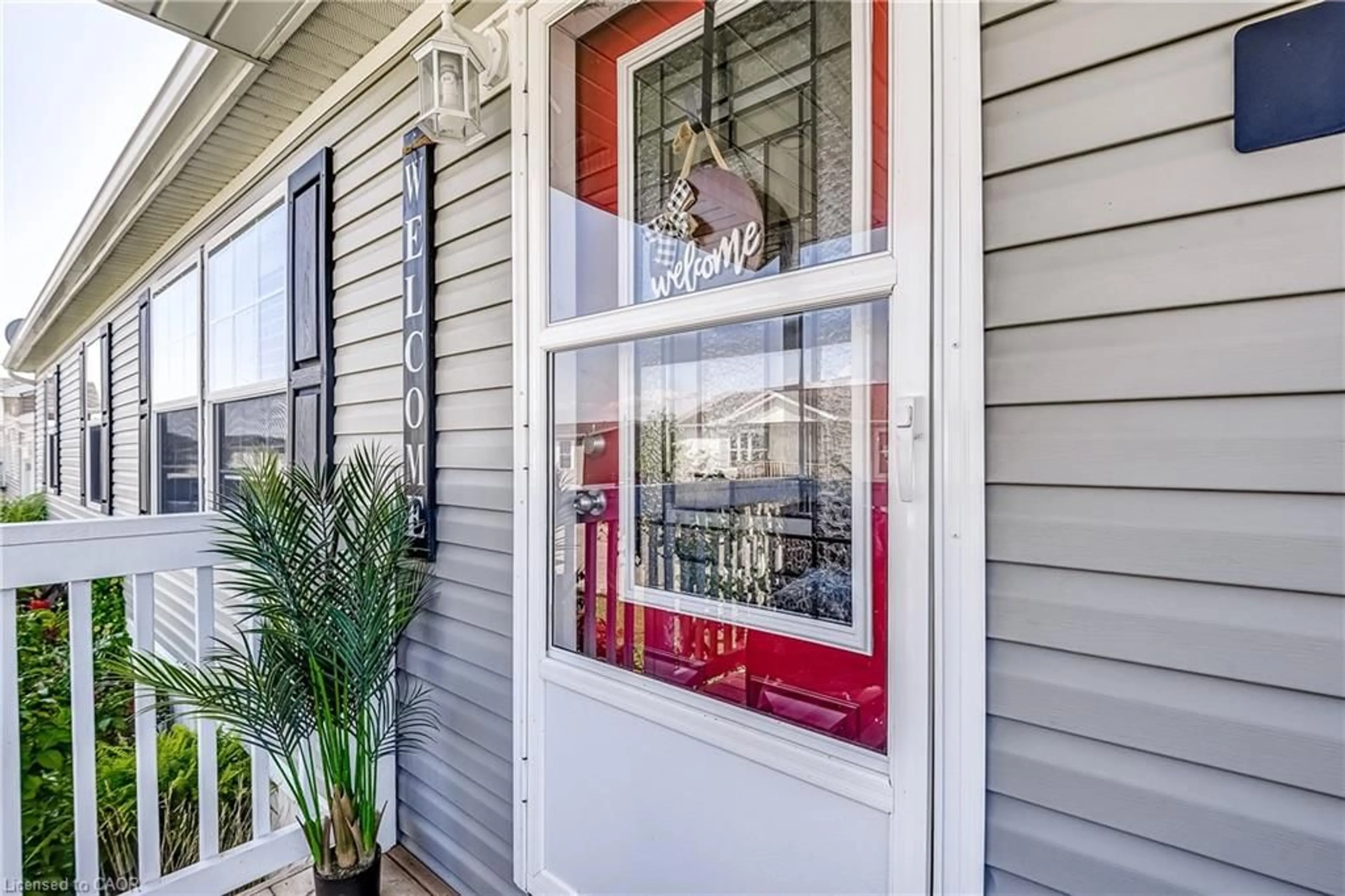 Indoor entryway for 17 Silver Aspen Dr, Selkirk Ontario N0A 1L0