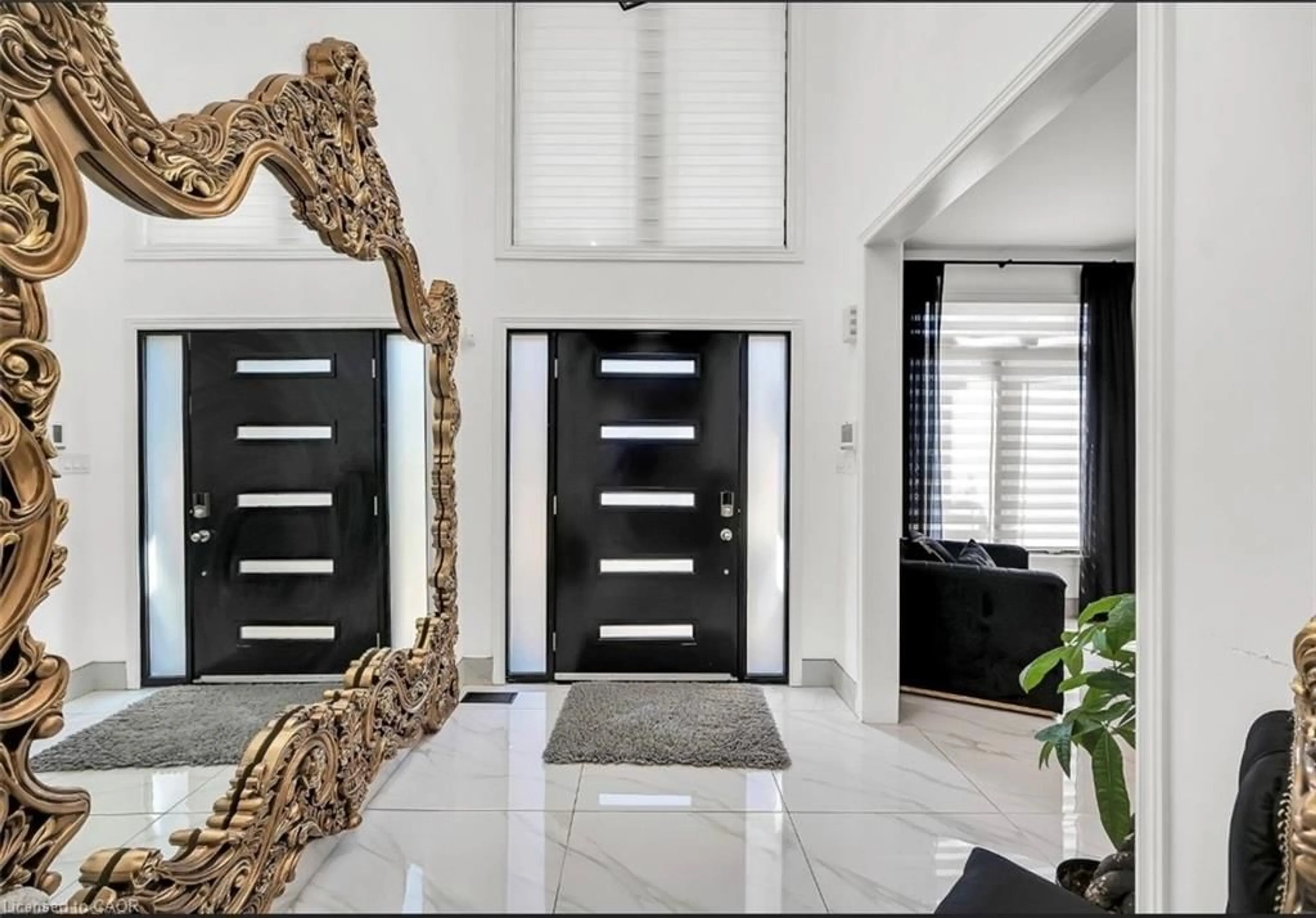 Indoor entryway for 137 Diiorio Cir, Ancaster Ontario L9K 1T3