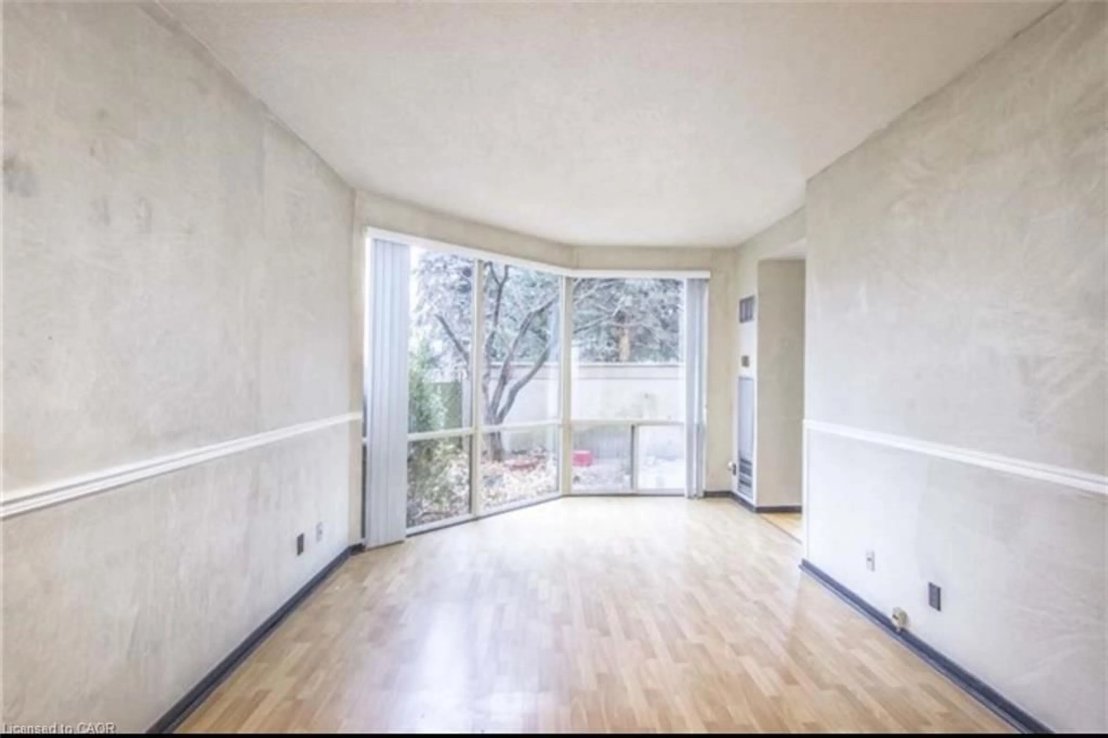Indoor foyer for 2261 Lake Shore Blvd #113, Etobicoke Ontario M8V 3X1