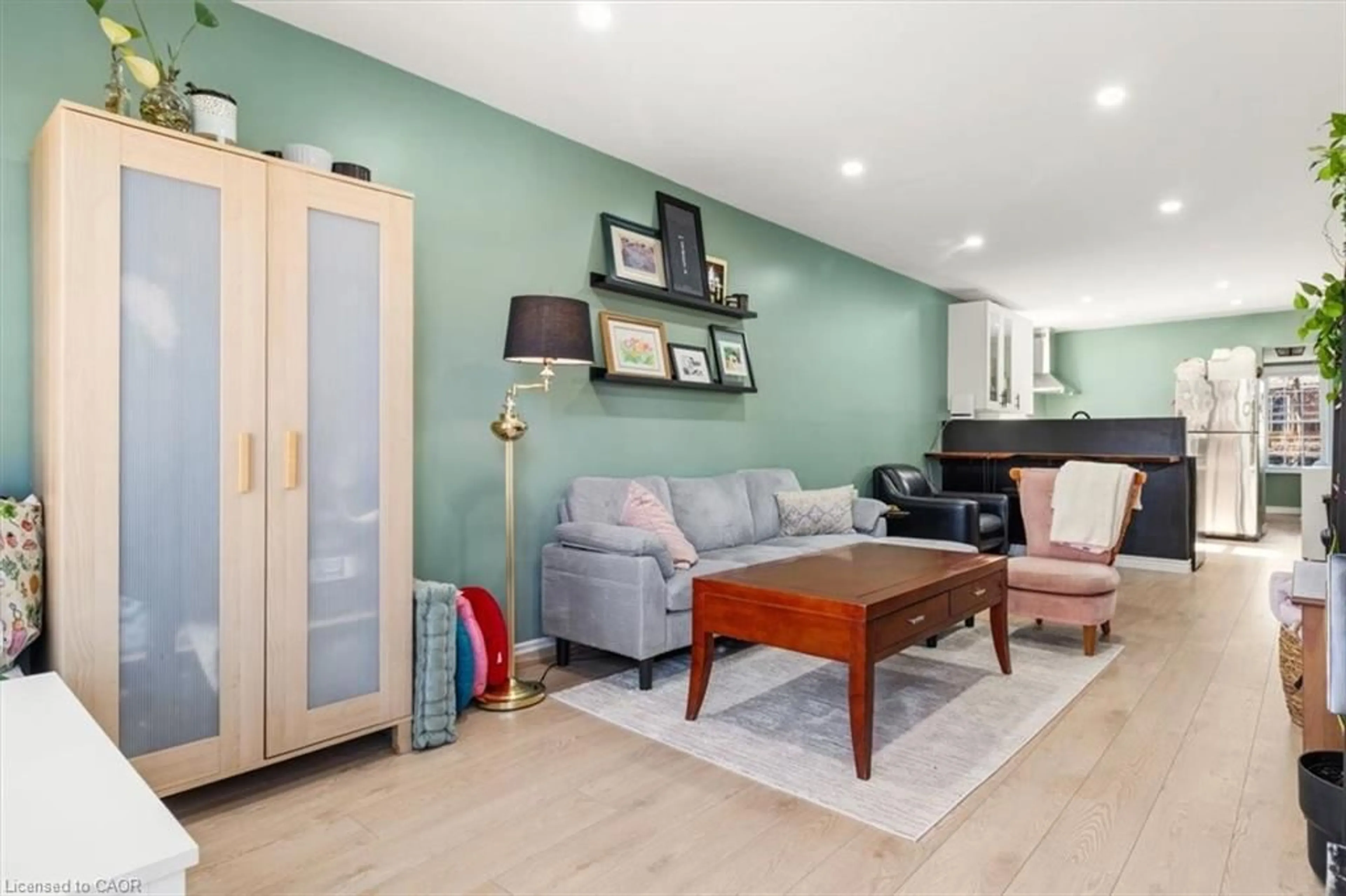 Living room with furniture, wood/laminate floor for 29 Wexford Ave, Hamilton Ontario L8H 4M2