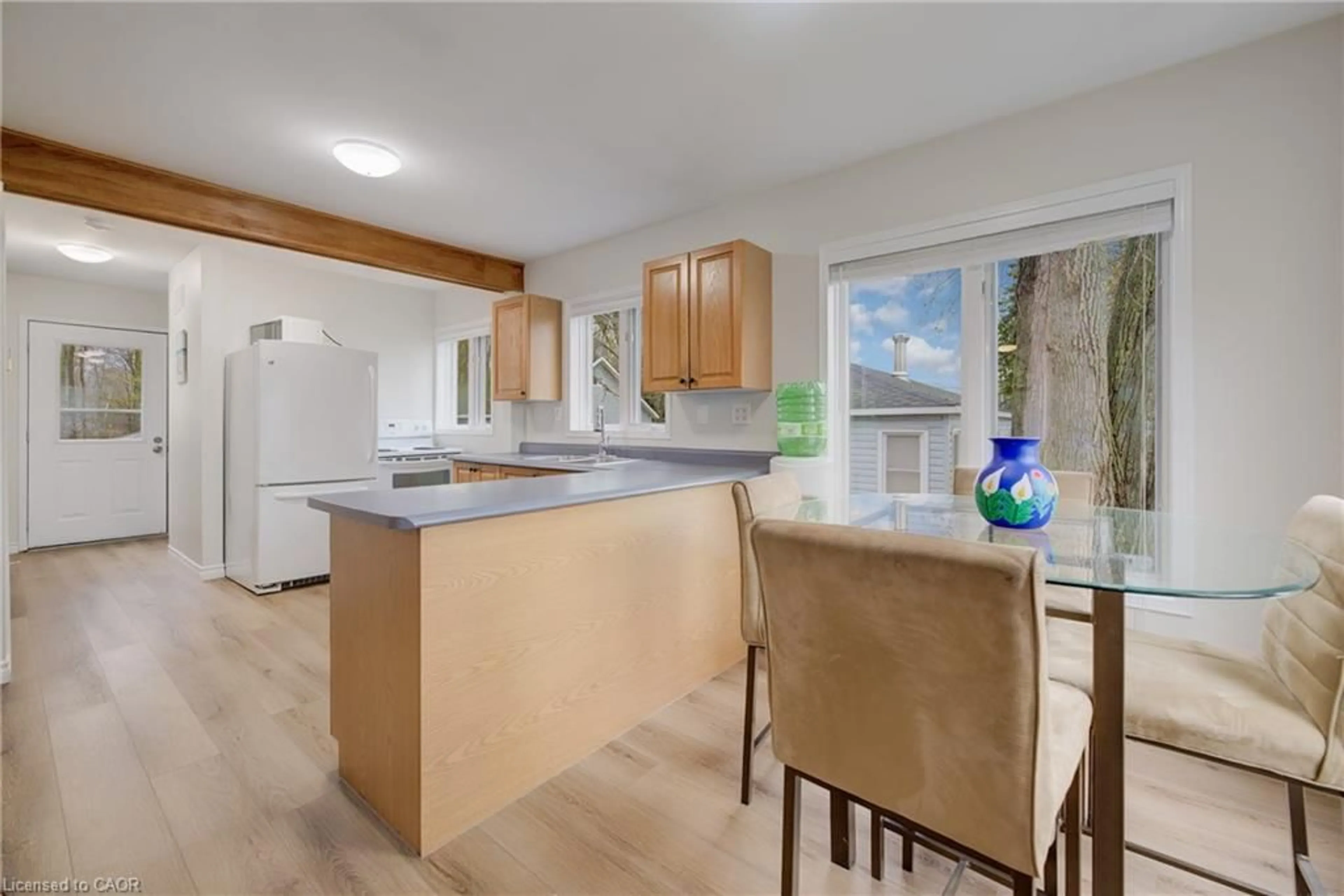 Open concept kitchen, wood/laminate floor for 6274 Spruce St, Ipperwash Ontario N0N 1J0