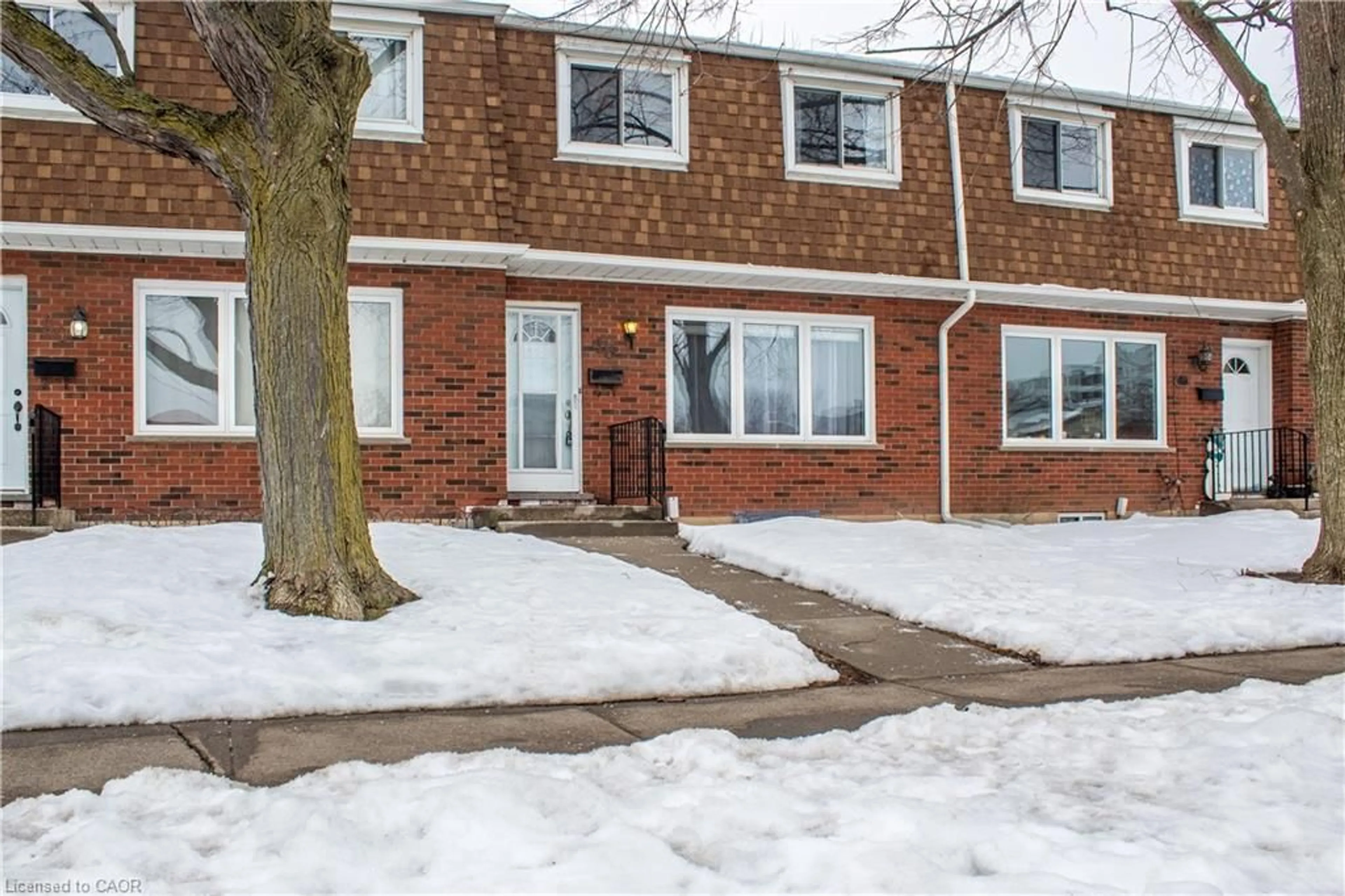 A pic from outside/outdoor area/front of a property/back of a property/a pic from drone, street for 48 Riverdale Dr #2, Hamilton Ontario L8E 1K3