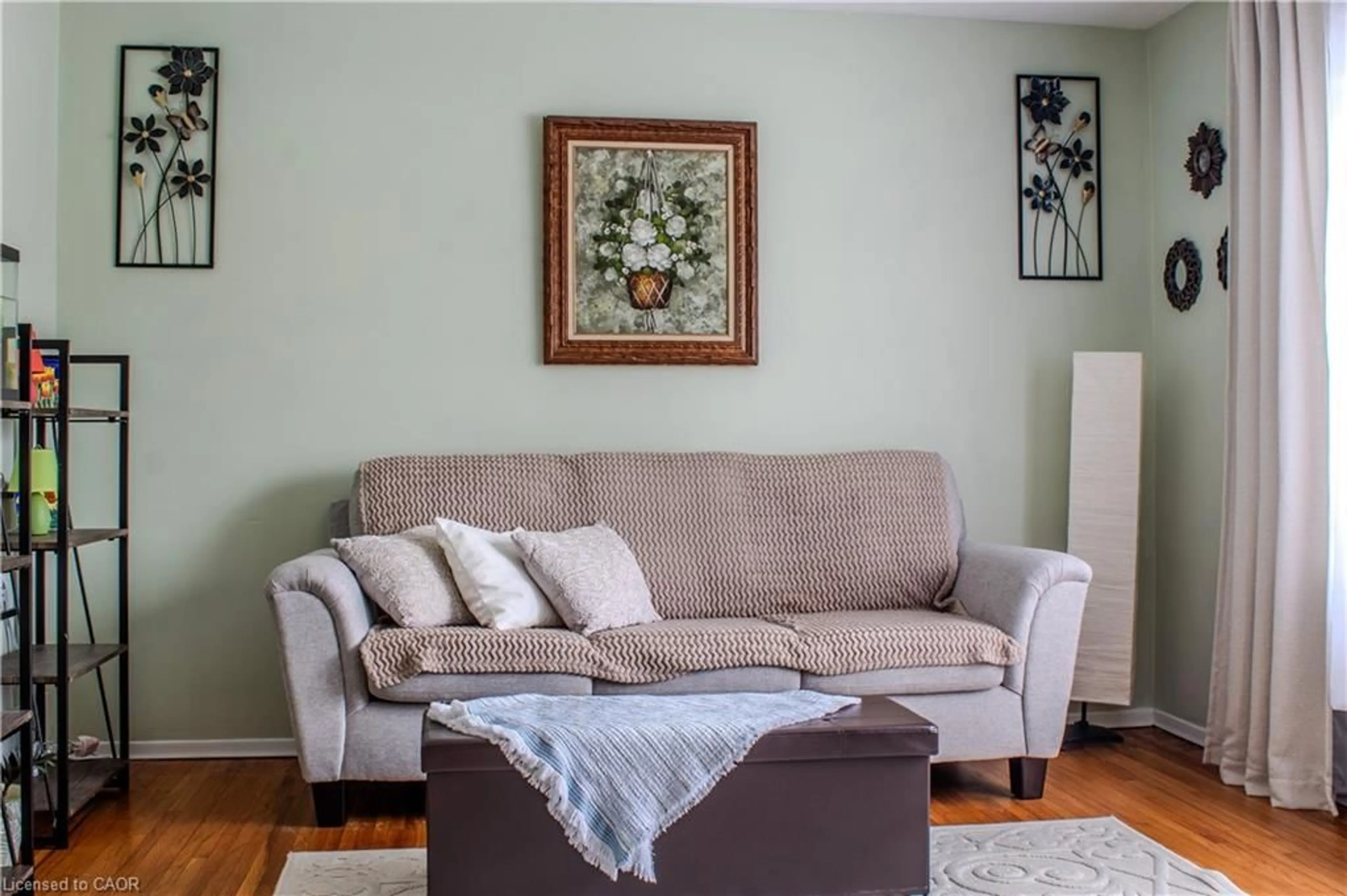 Living room with furniture, unknown for 48 Riverdale Dr #2, Hamilton Ontario L8E 1K3