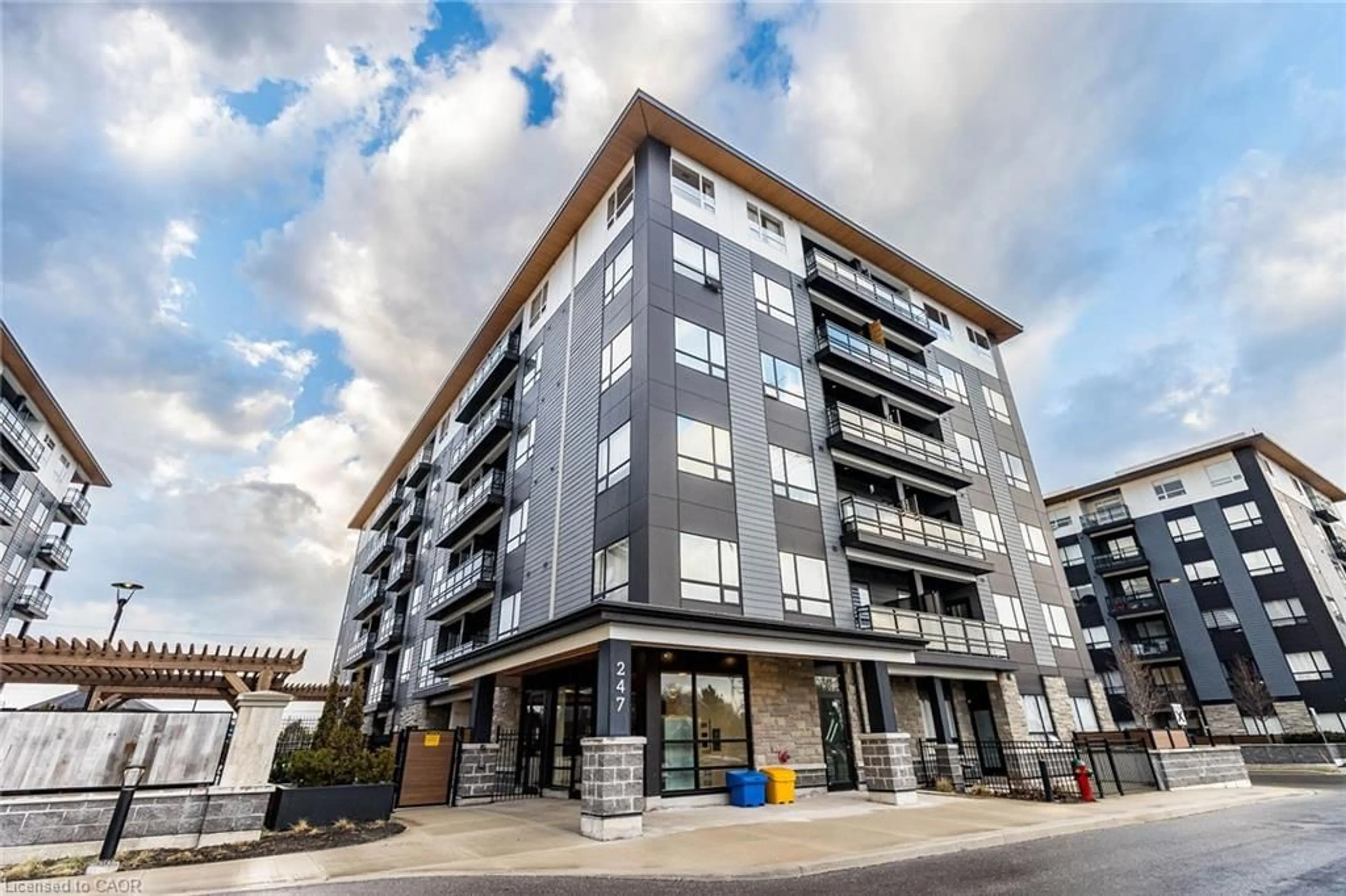 Patio, building for 247 Northfield Dr #409, Waterloo Ontario N2K 0H1