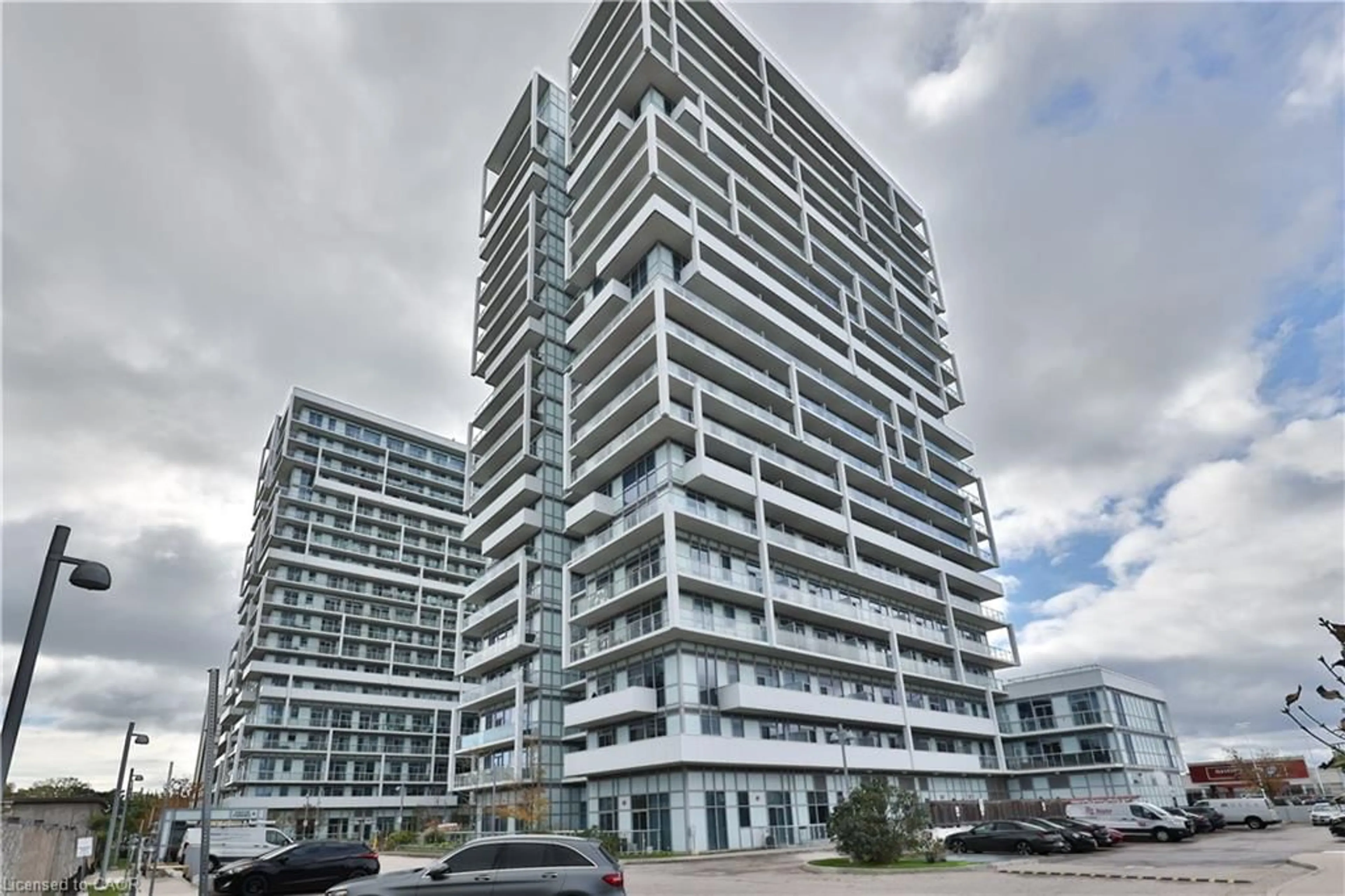 Indoor foyer for 55 Speers Rd #1709, Oakville Ontario L6K 0H9