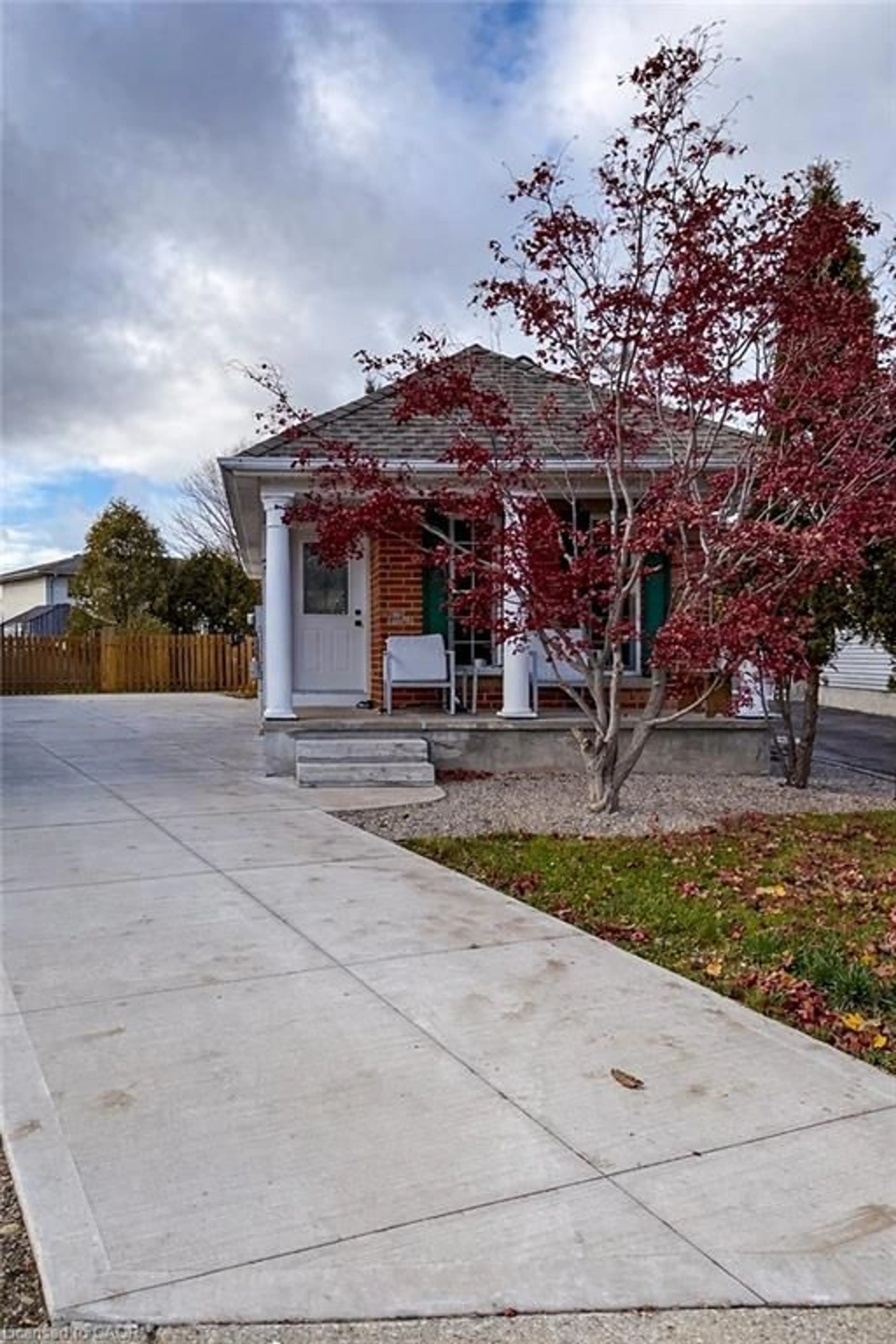 Home with vinyl exterior material, street for 707 Jacob Lane, Waterloo Ontario N2V 2A7