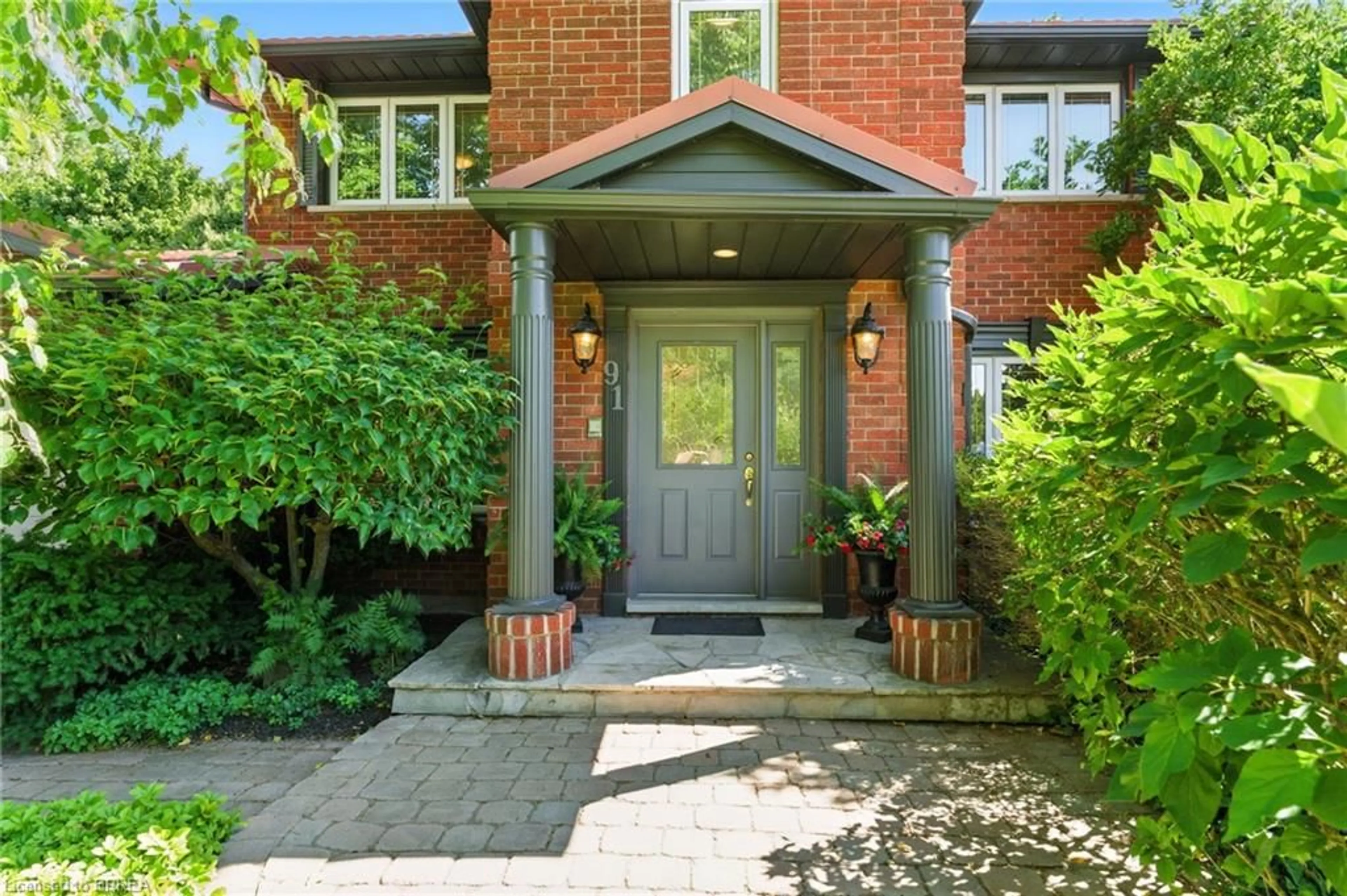 Home with brick exterior material, street for 91 Abbey Close, Ancaster Ontario L9G 4K9