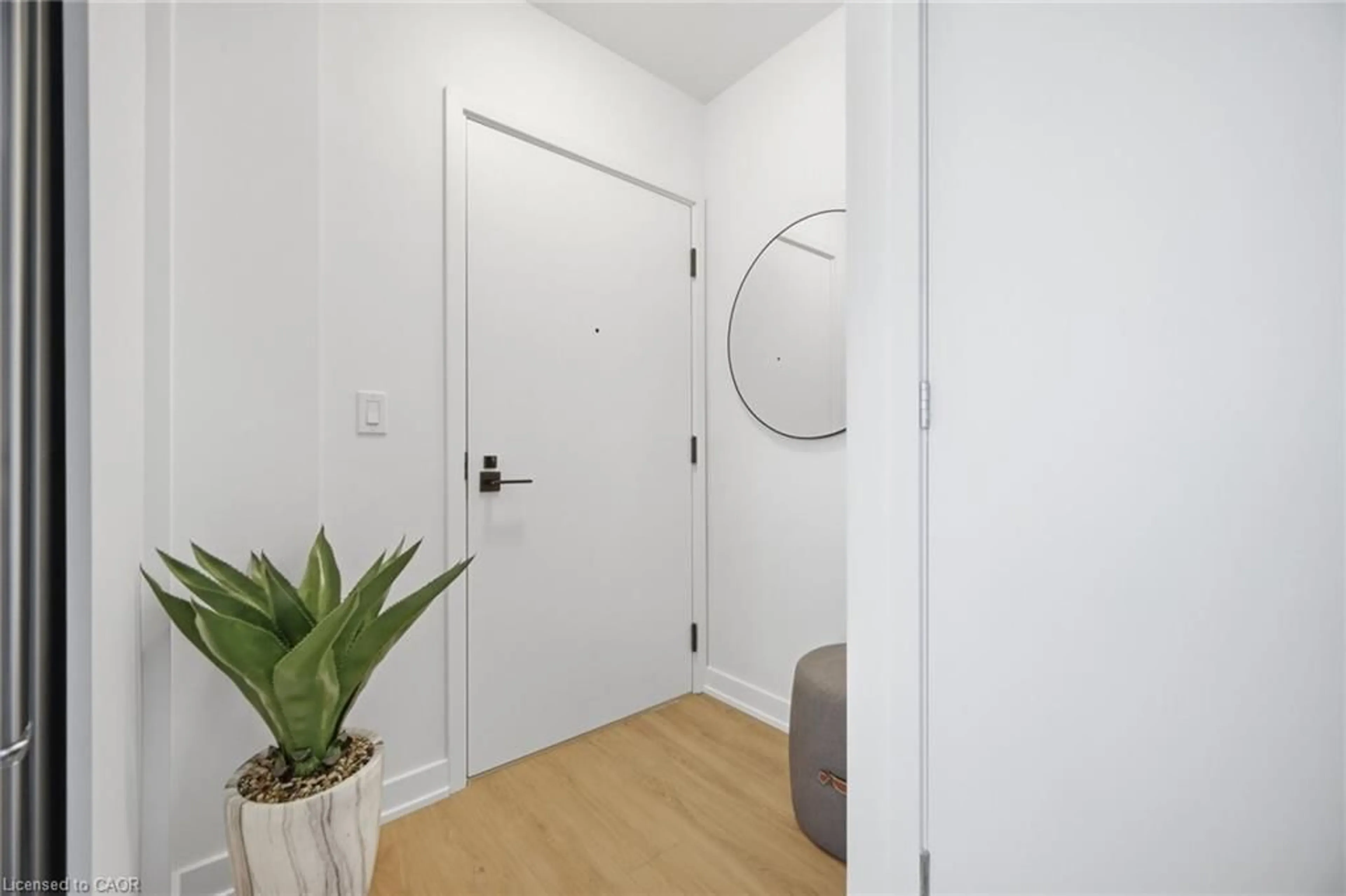 Indoor entryway for 500 Plains Rd #PH 05, Burlington Ontario L7T 0C8