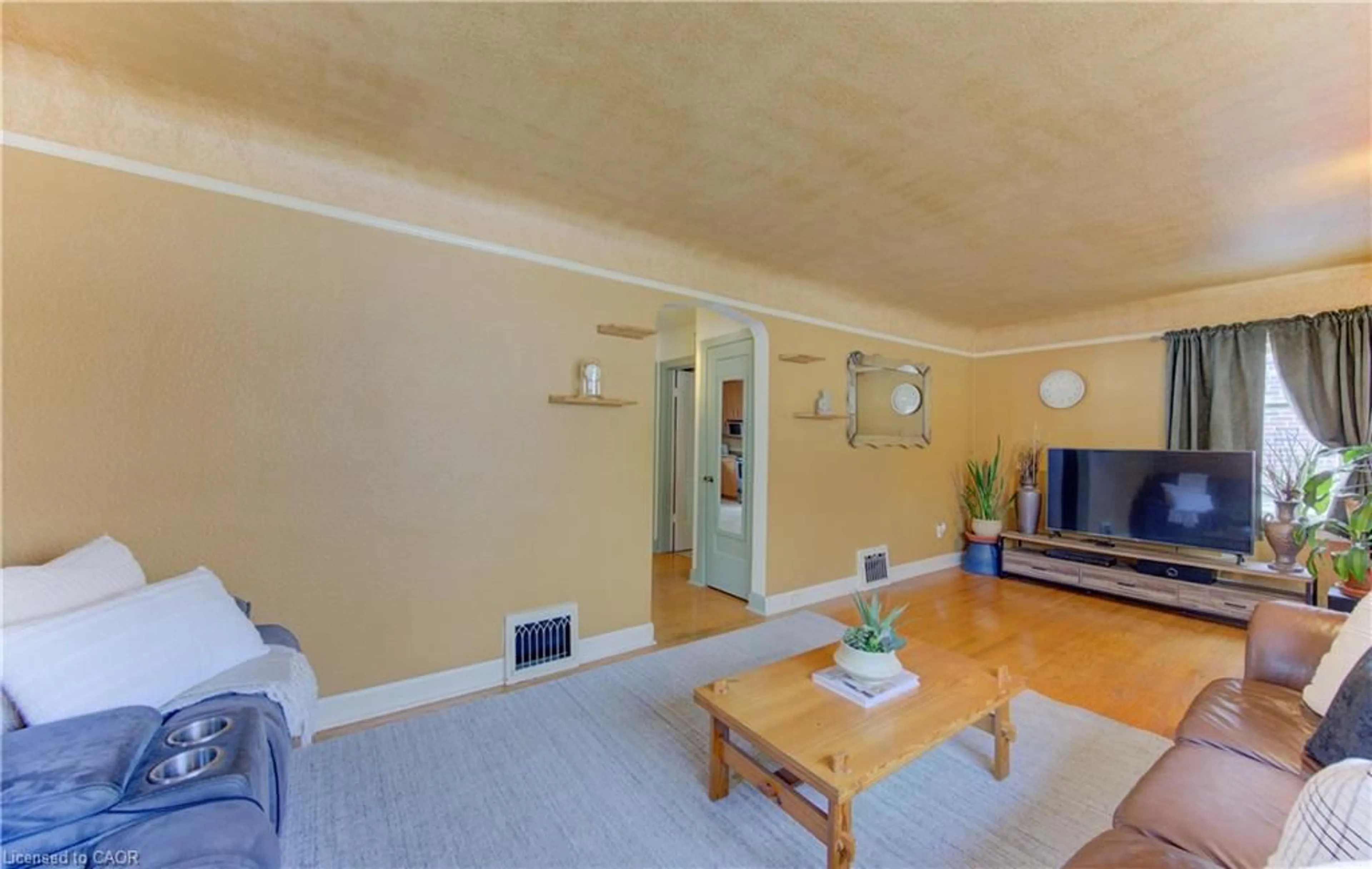 A pic of a room for 83 Arnold St, Kitchener Ontario N2H 6C9