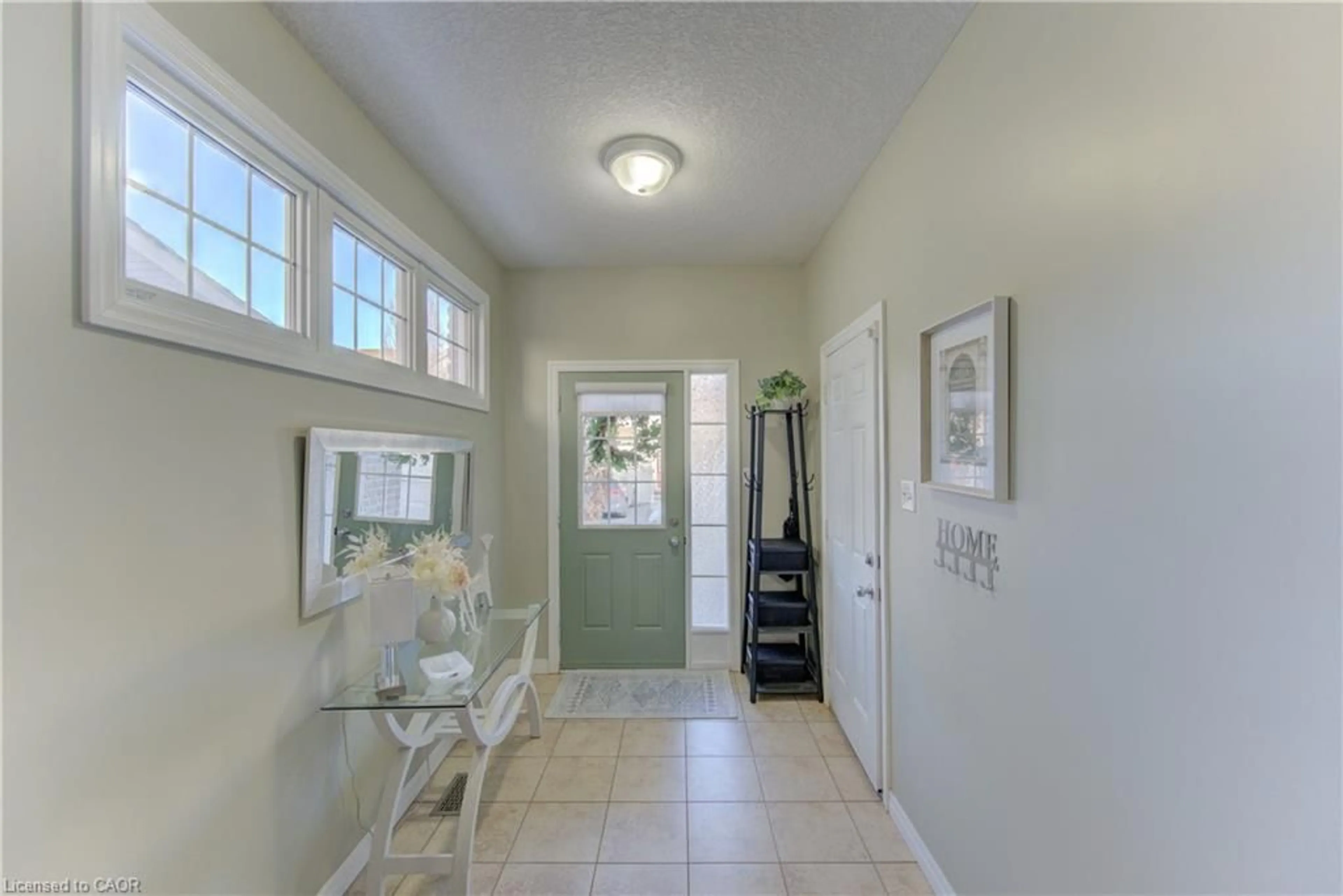 Indoor entryway for 105 Pinnacle Dr #10, Kitchener Ontario N2P 1B8