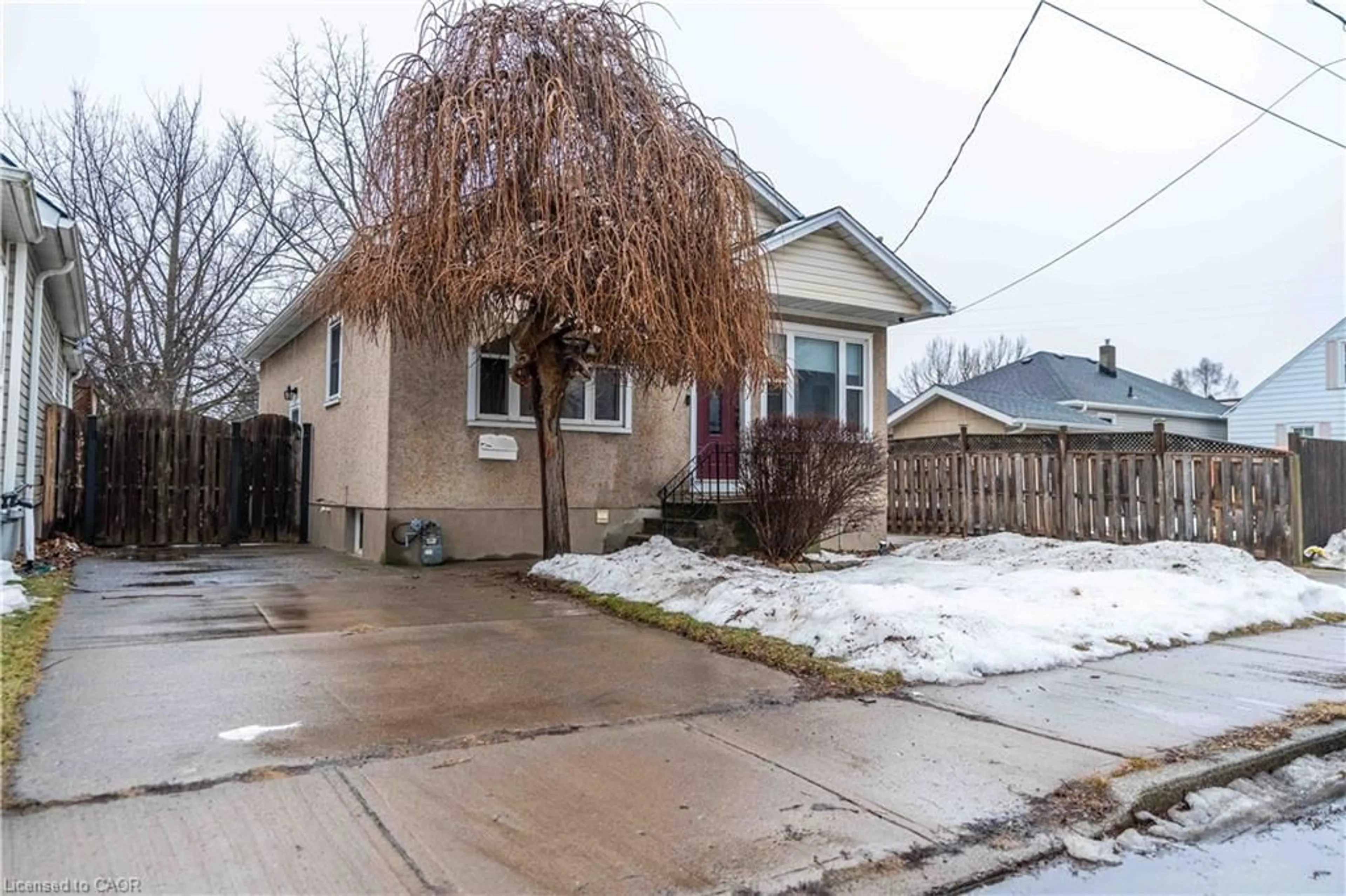 Unknown for 35 Charles Ave, St. Catharines Ontario L2M 5S8