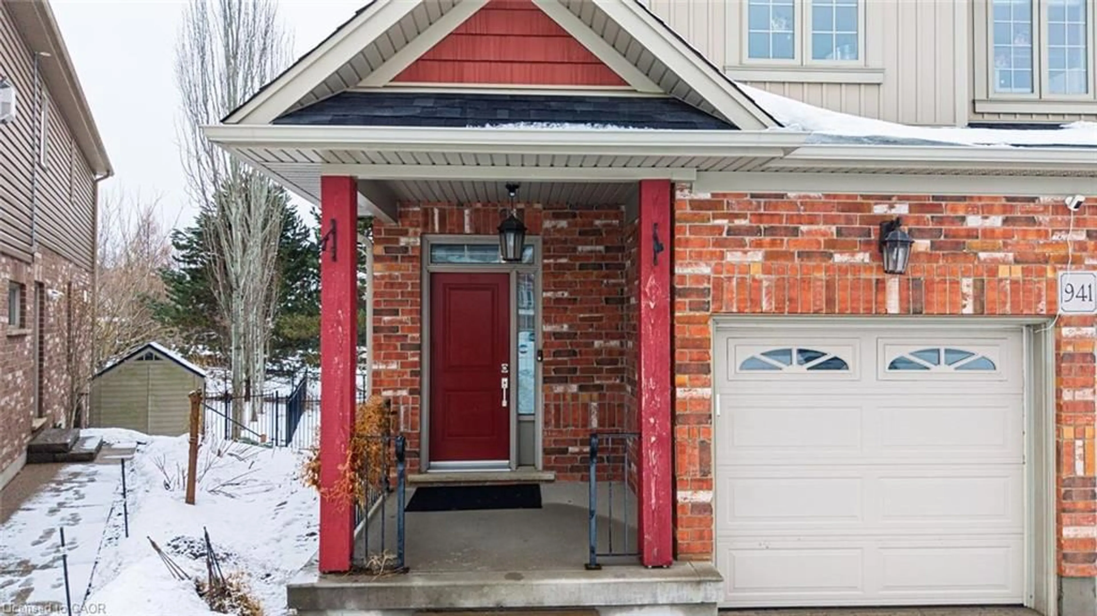 Indoor entryway for 941 Pioneer Grove Crt, Kitchener Ontario N2P 0B2