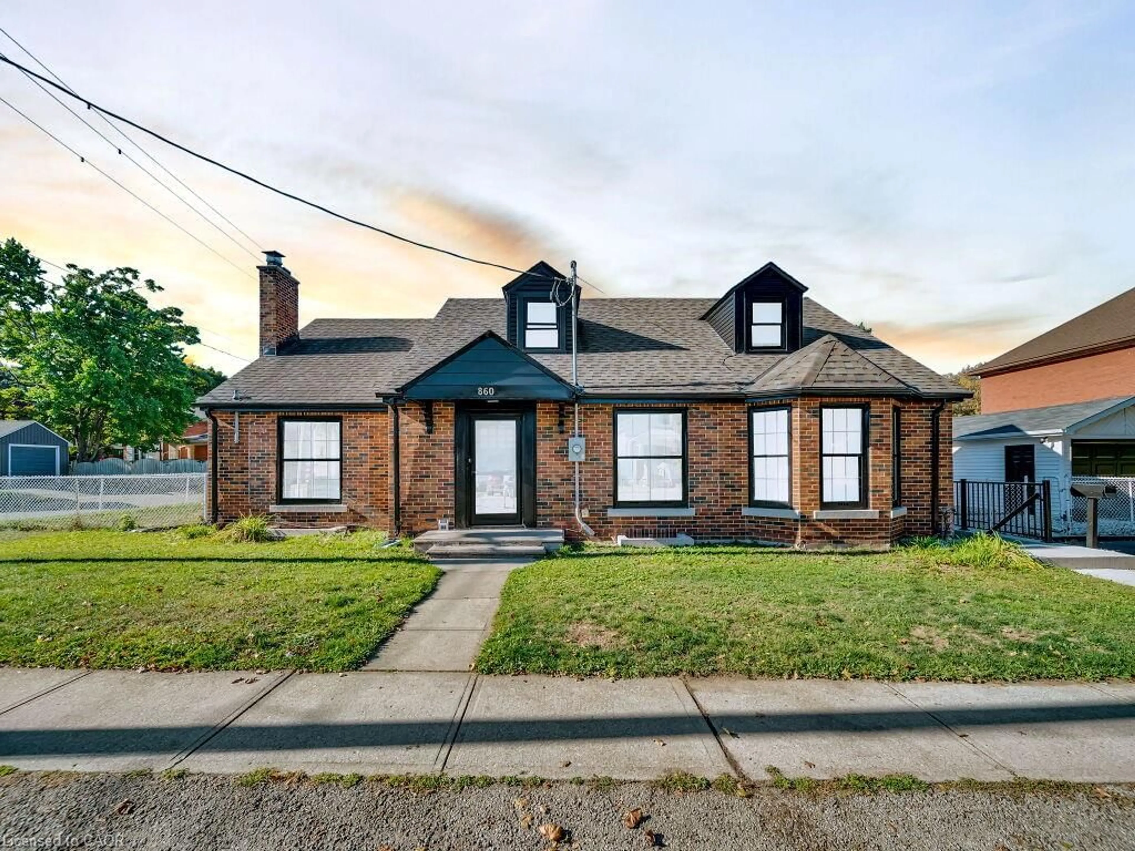 Home with brick exterior material, street for 860 Vine St, Cambridge Ontario N3H 2Z5