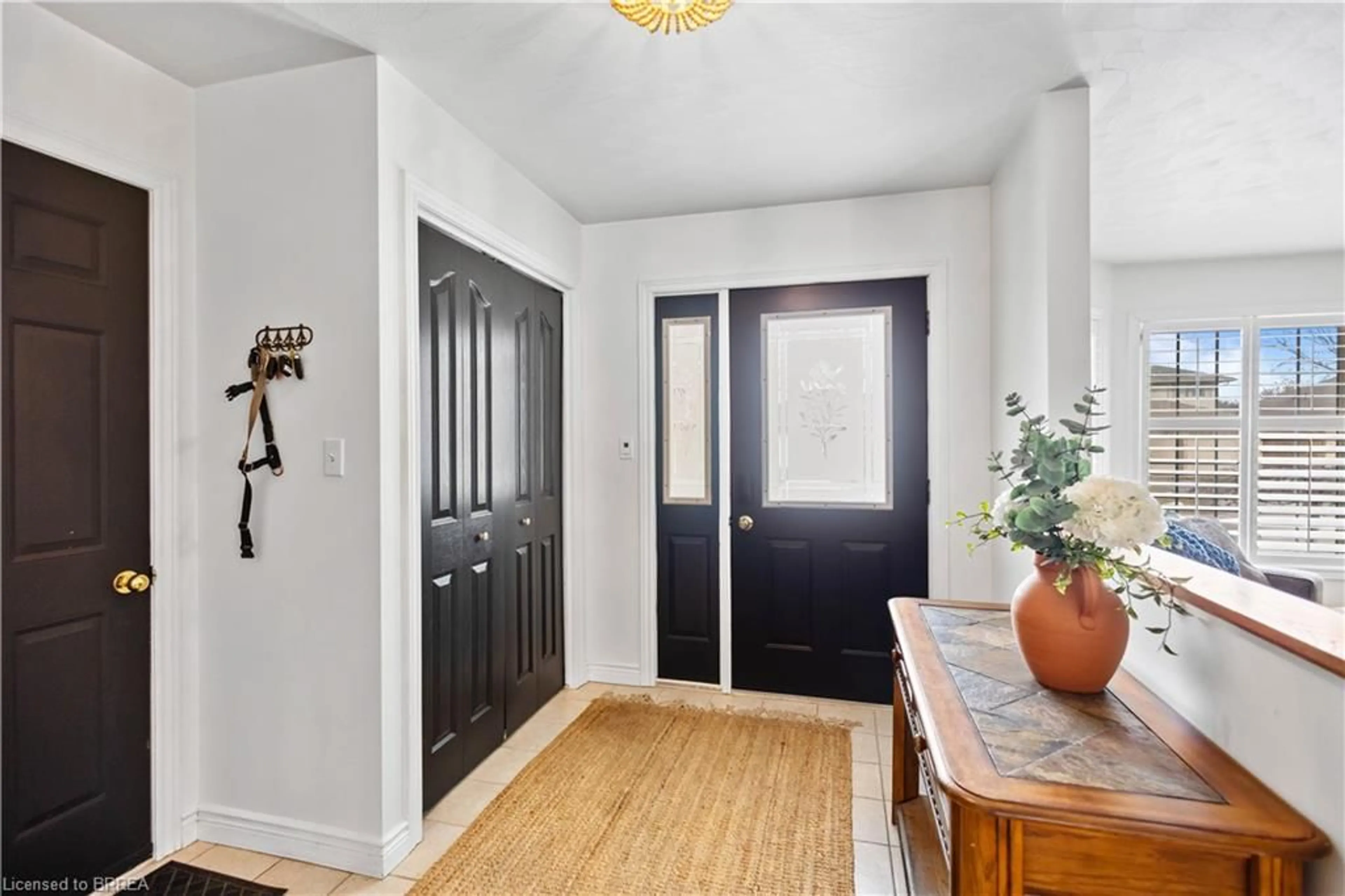 Indoor entryway for 12 Falls Cres, Simcoe Ontario N3Y 5K5