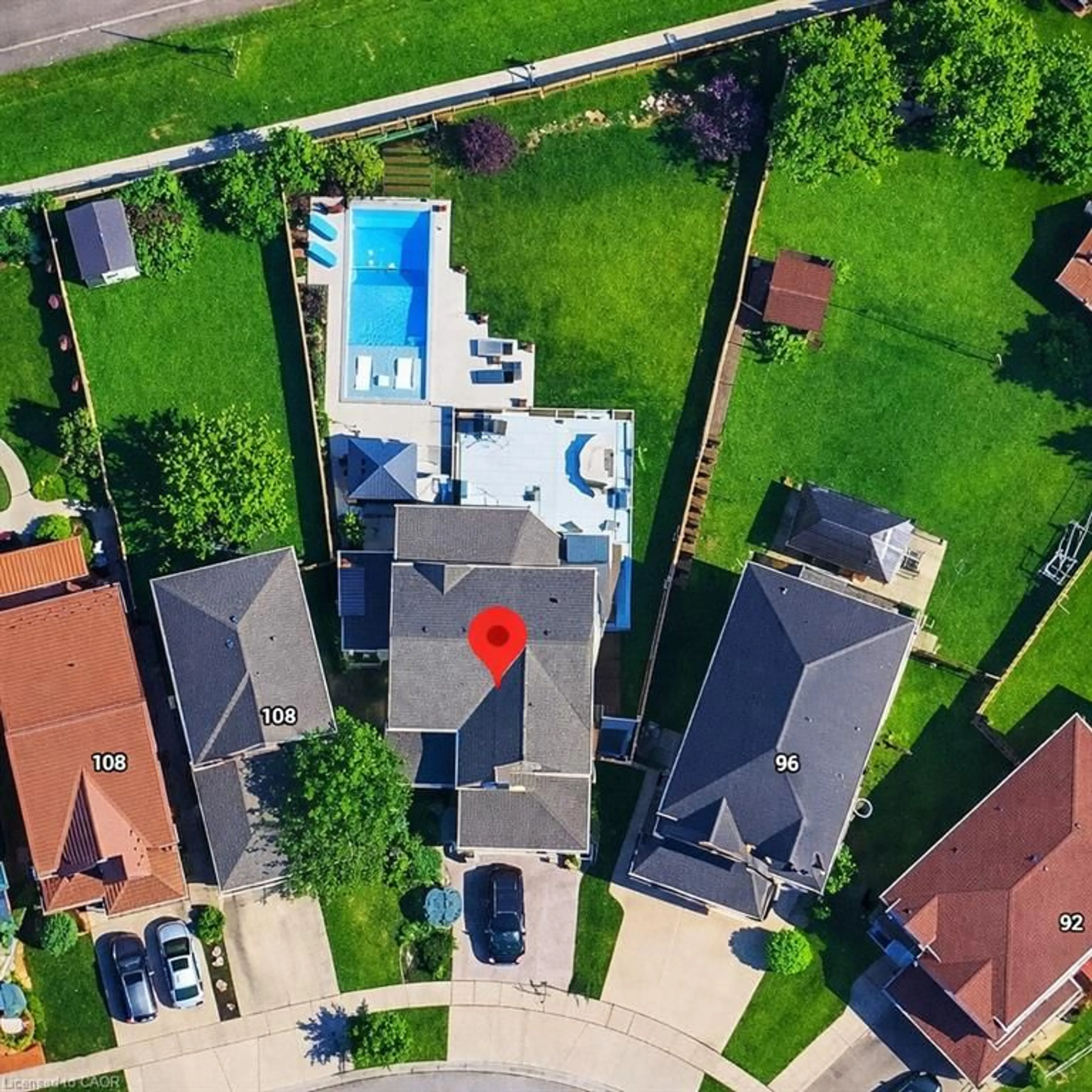 A pic from outside/outdoor area/front of a property/back of a property/a pic from drone, street for 100 Hay Cres, Cambridge Ontario N1P 1H7