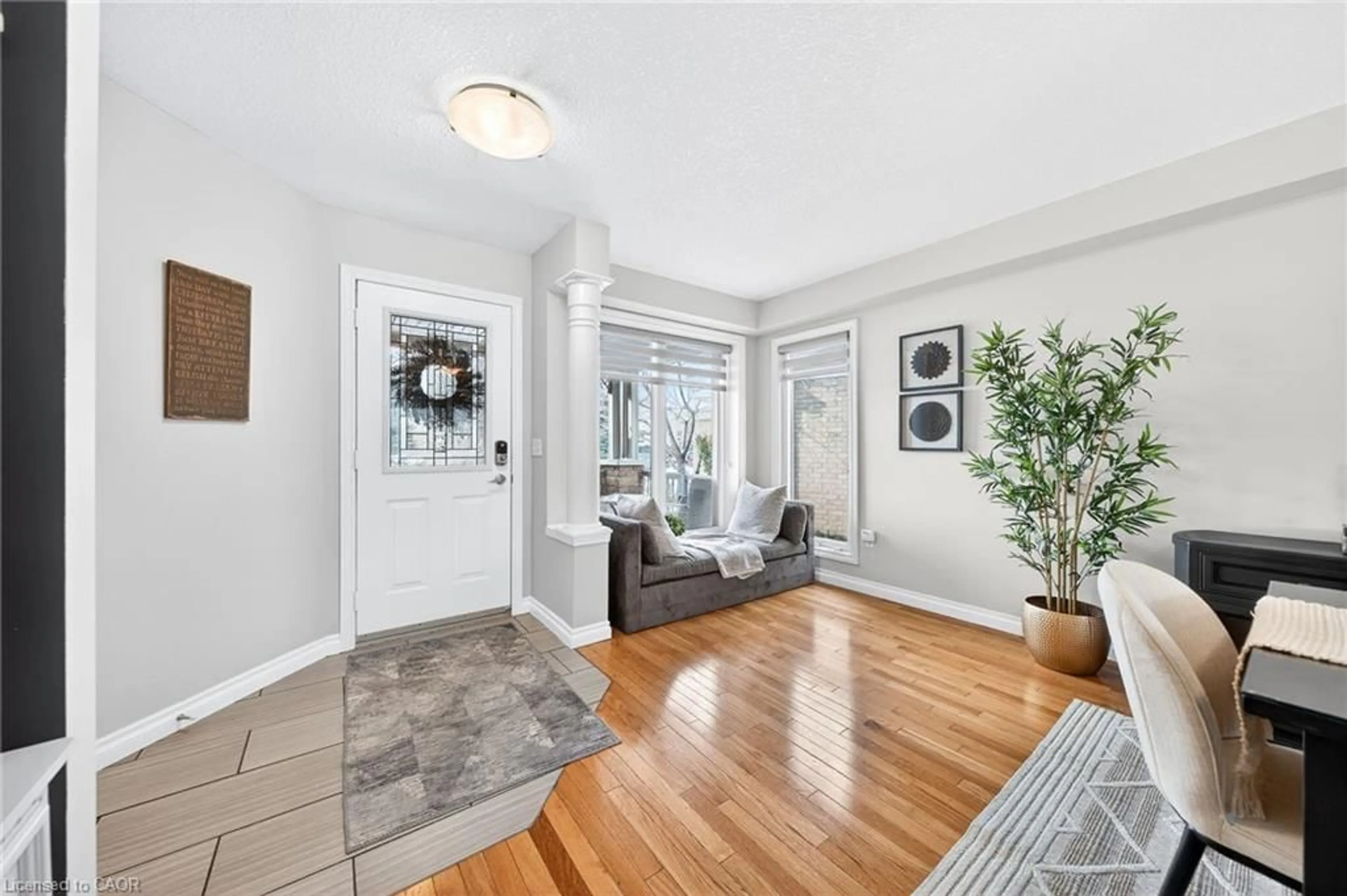 Indoor entryway for 100 Hay Cres, Cambridge Ontario N1P 1H7