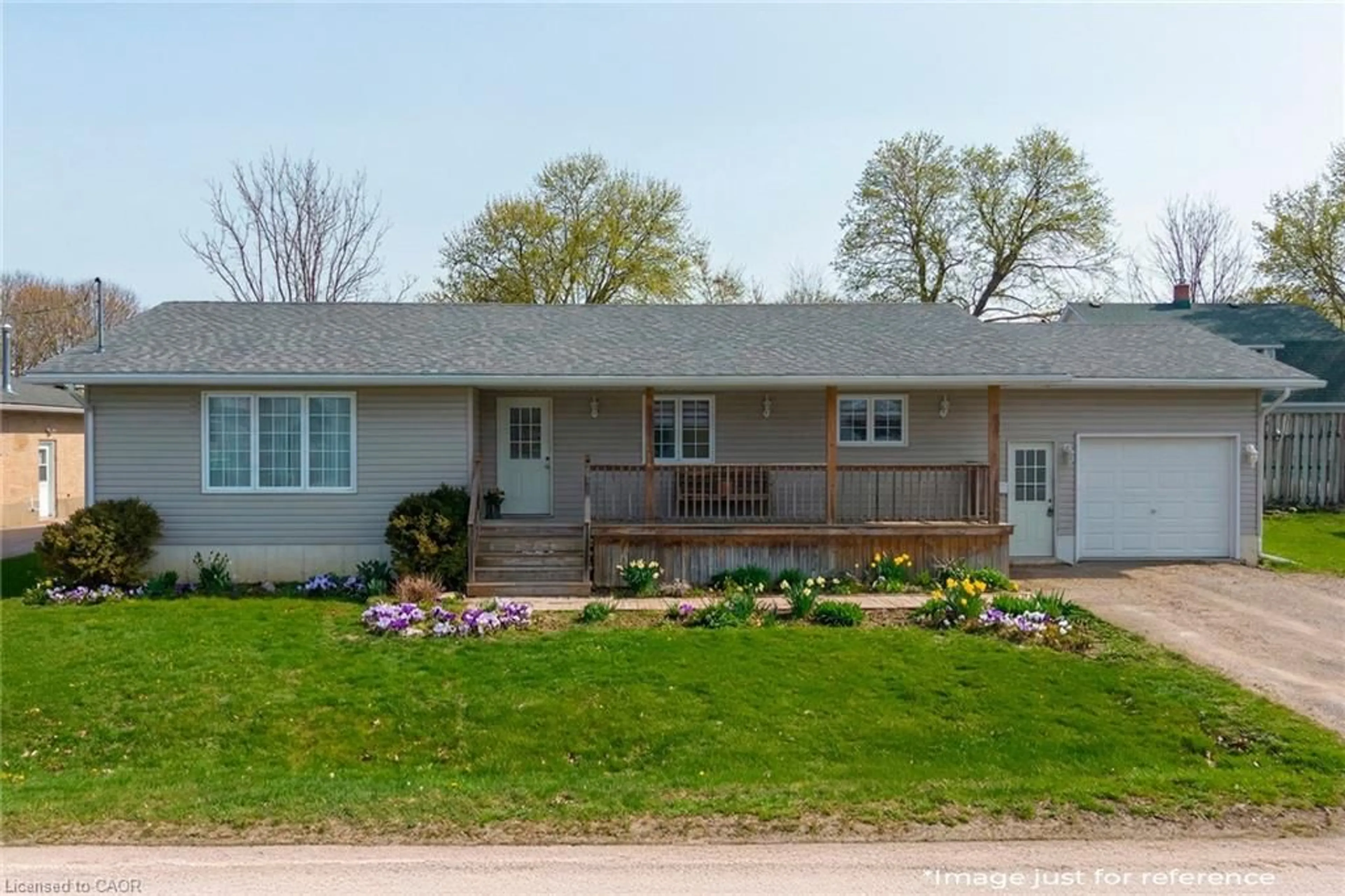 Home with vinyl exterior material, street for 725 Binning St, Listowel Ontario N4W 1H3