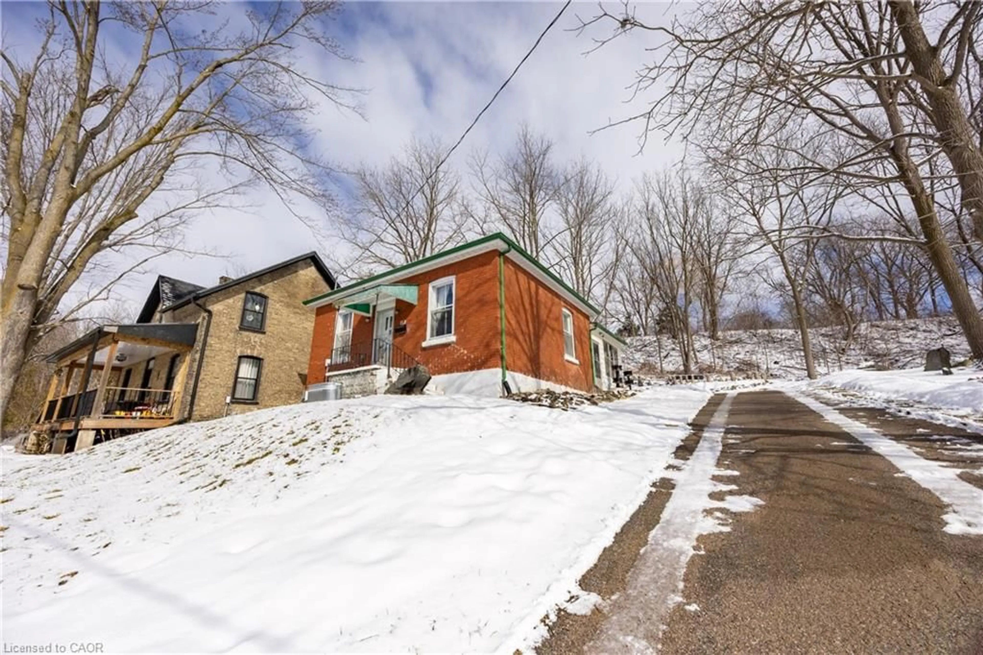 Unknown for 111 Broadway St, Paris Ontario N3L 2Z4