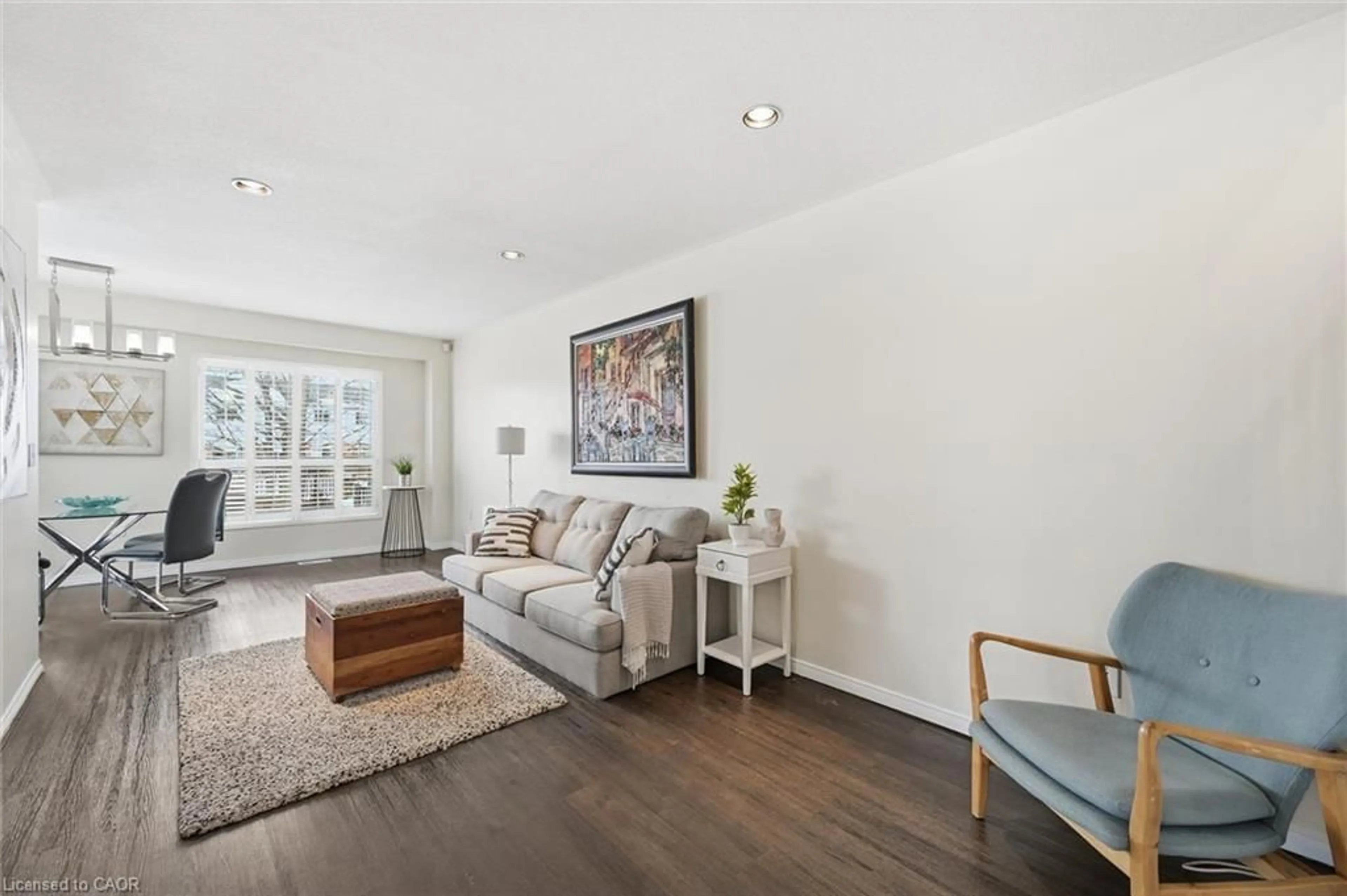 Living room with furniture, unknown for 346 Highland Rd, Stoney Creek Ontario L8J 3T3