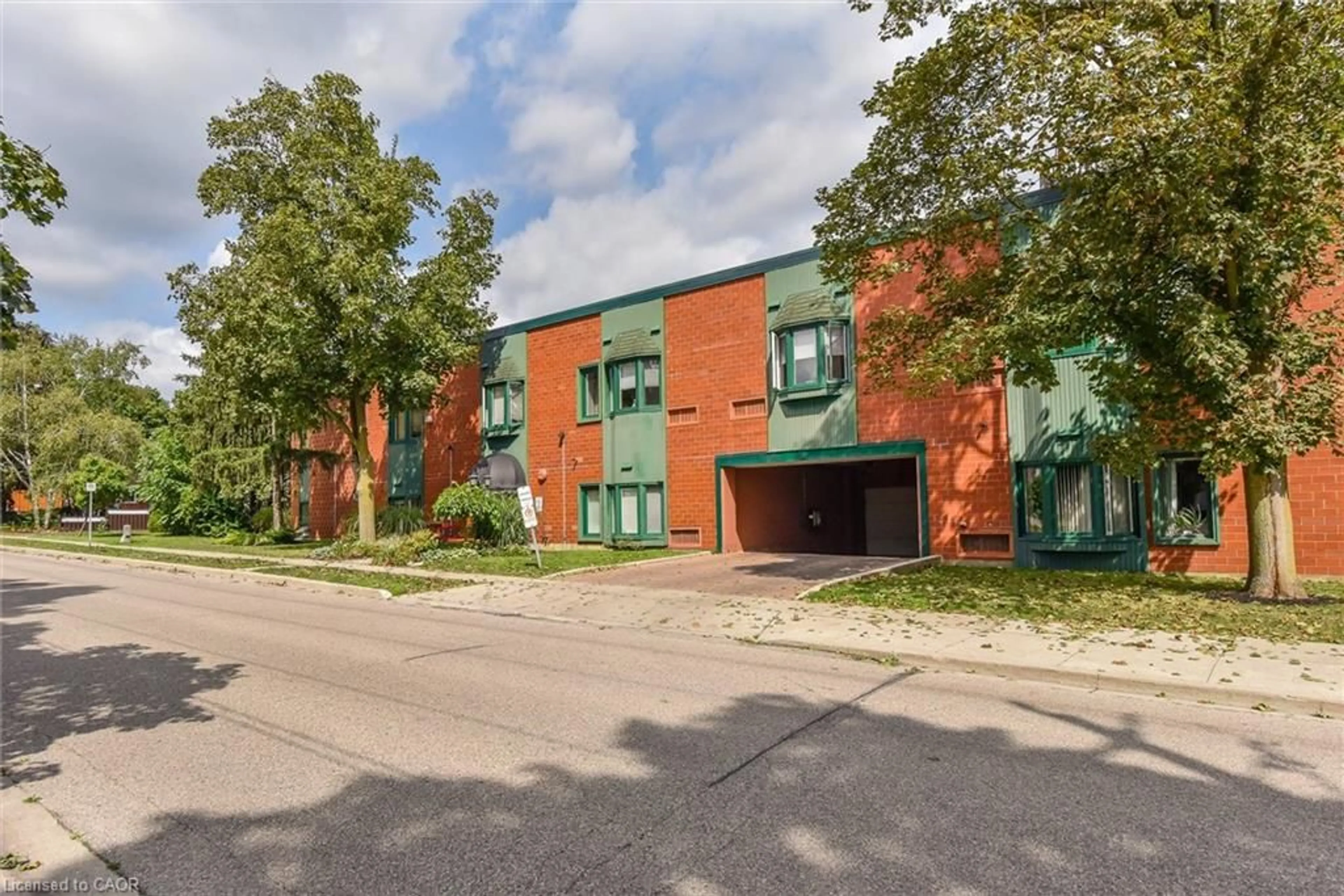 Home with brick exterior material, street for 1009 Queenston Rd #216, Cambridge Ontario N3H 3K7